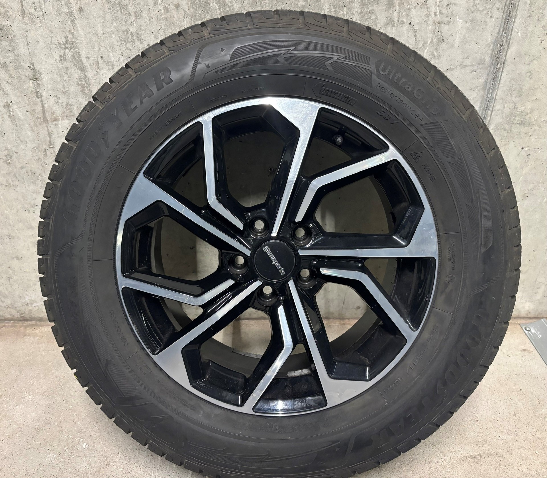 AUDI Q5 40 TDI quattro S-tronic mit AHK & Winterräder-image-31