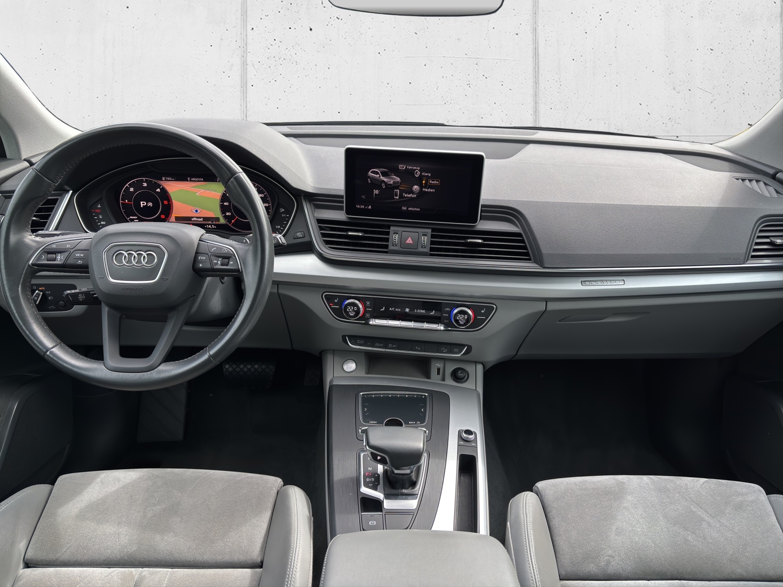 AUDI Q5 40 TDI quattro S-tronic mit AHK & Winterräder-image-12