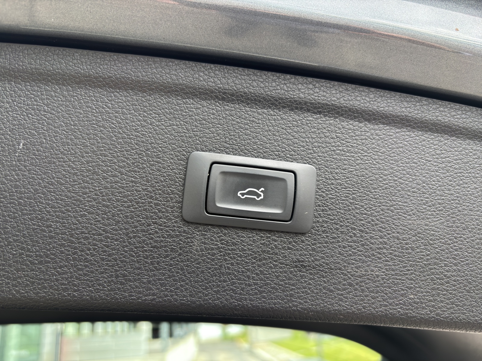 AUDI Q5 40 TDI quattro S-tronic mit AHK & Winterräder-image-8