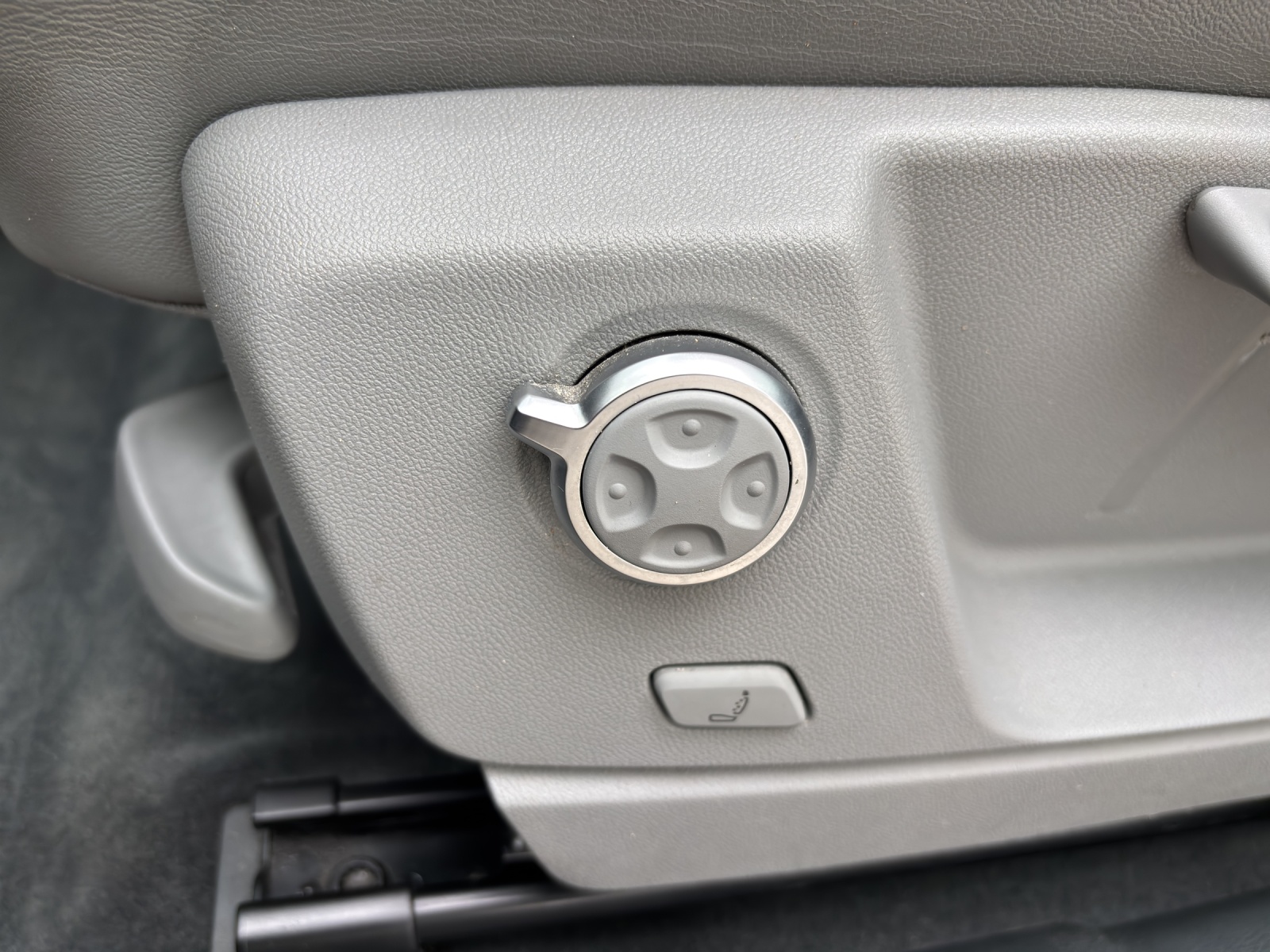 AUDI Q5 40 TDI quattro S-tronic mit AHK & Winterräder-image-28