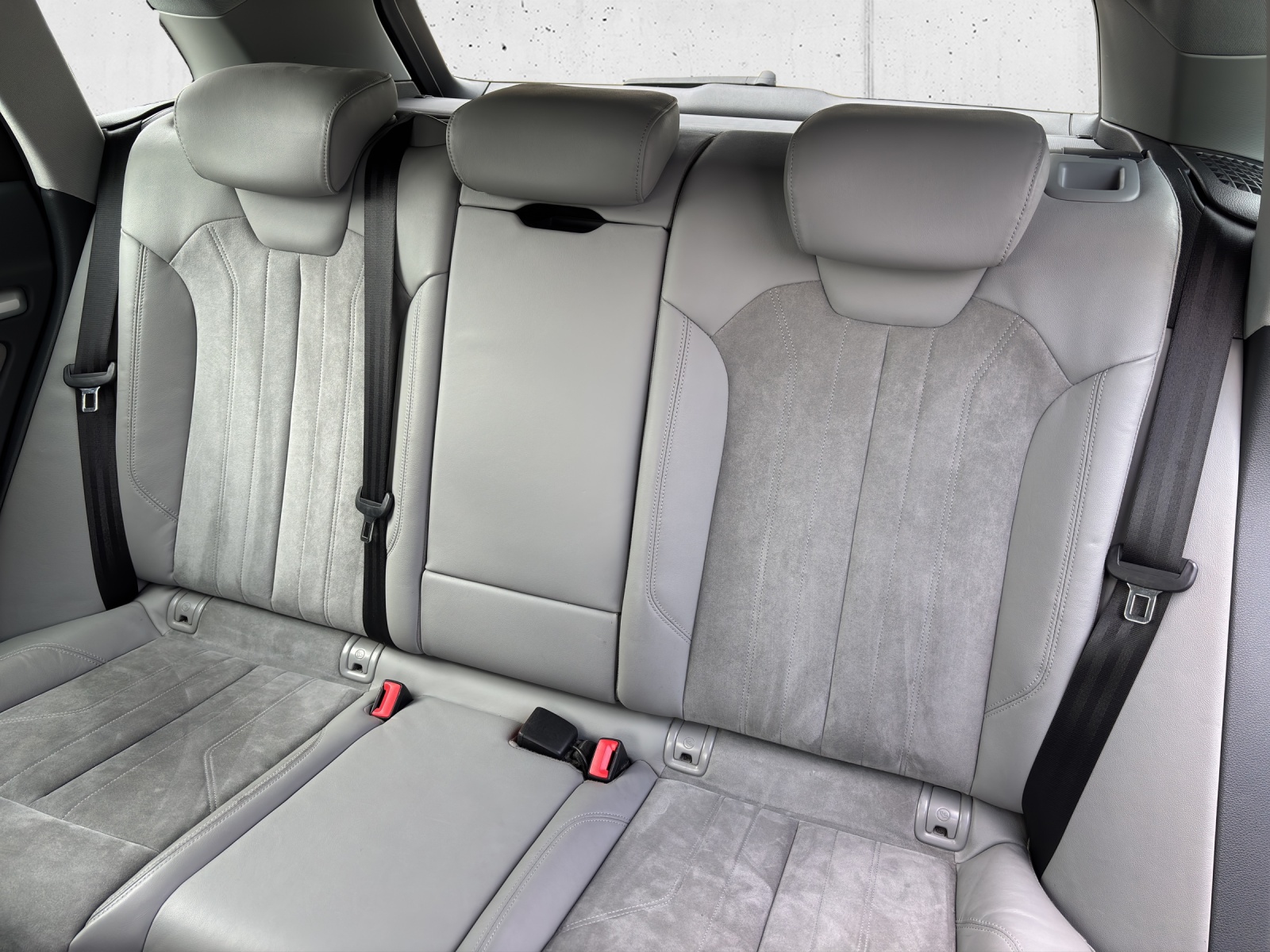 AUDI Q5 40 TDI quattro S-tronic mit AHK & Winterräder-image-29