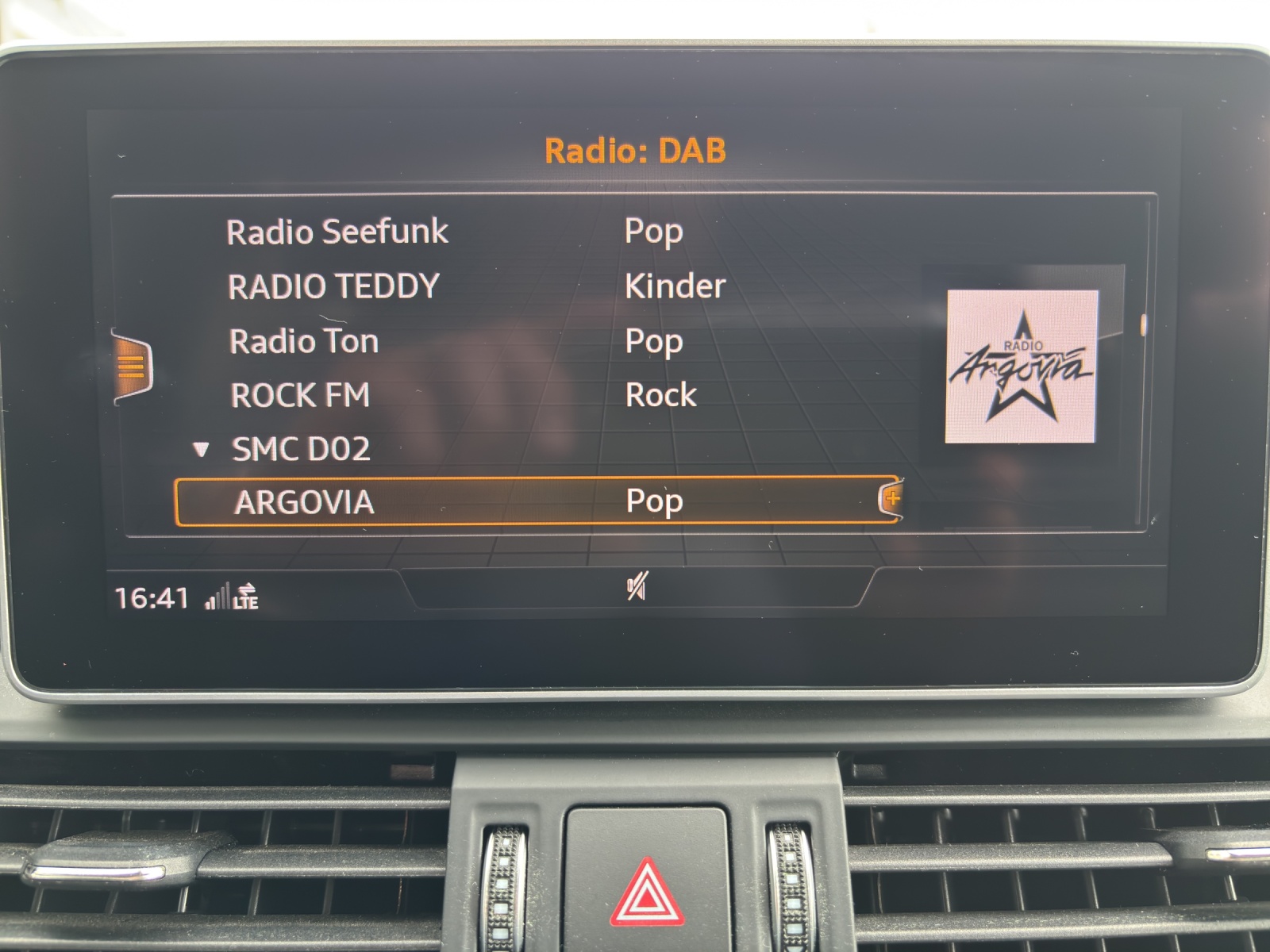 AUDI Q5 40 TDI quattro S-tronic mit AHK & Winterräder-image-20