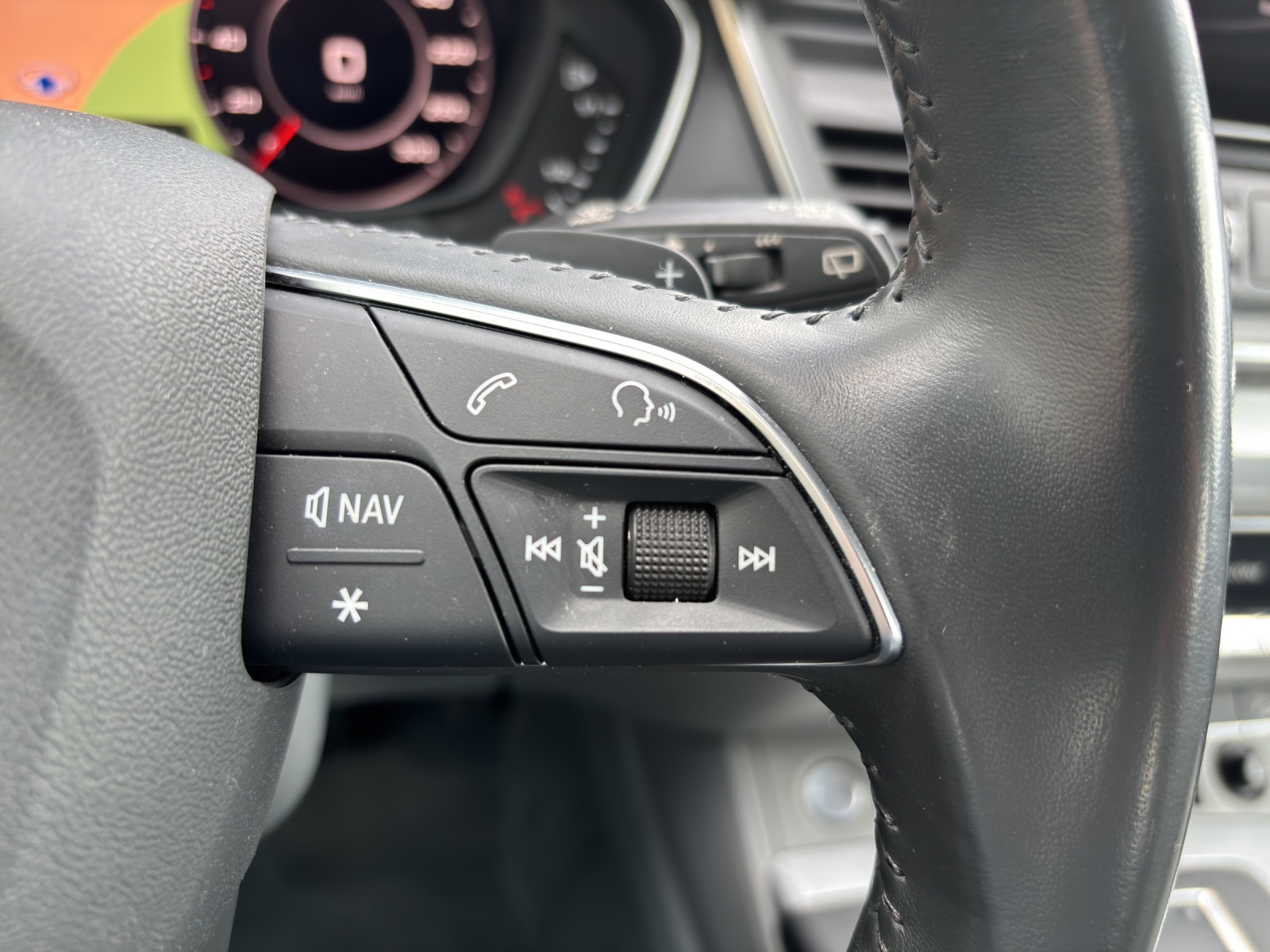AUDI Q5 40 TDI quattro S-tronic mit AHK & Winterräder-image-15