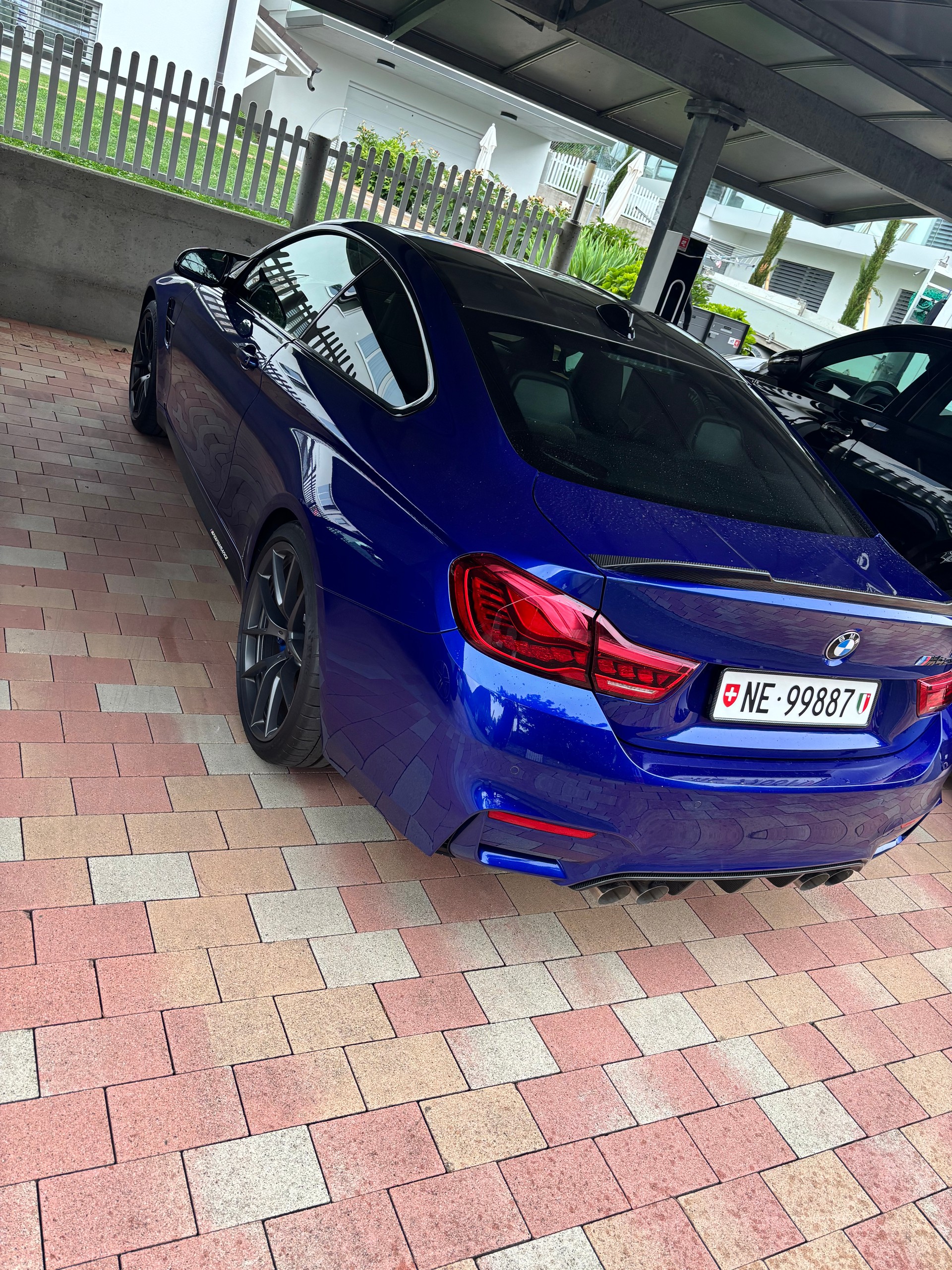 BMW M4-image-2