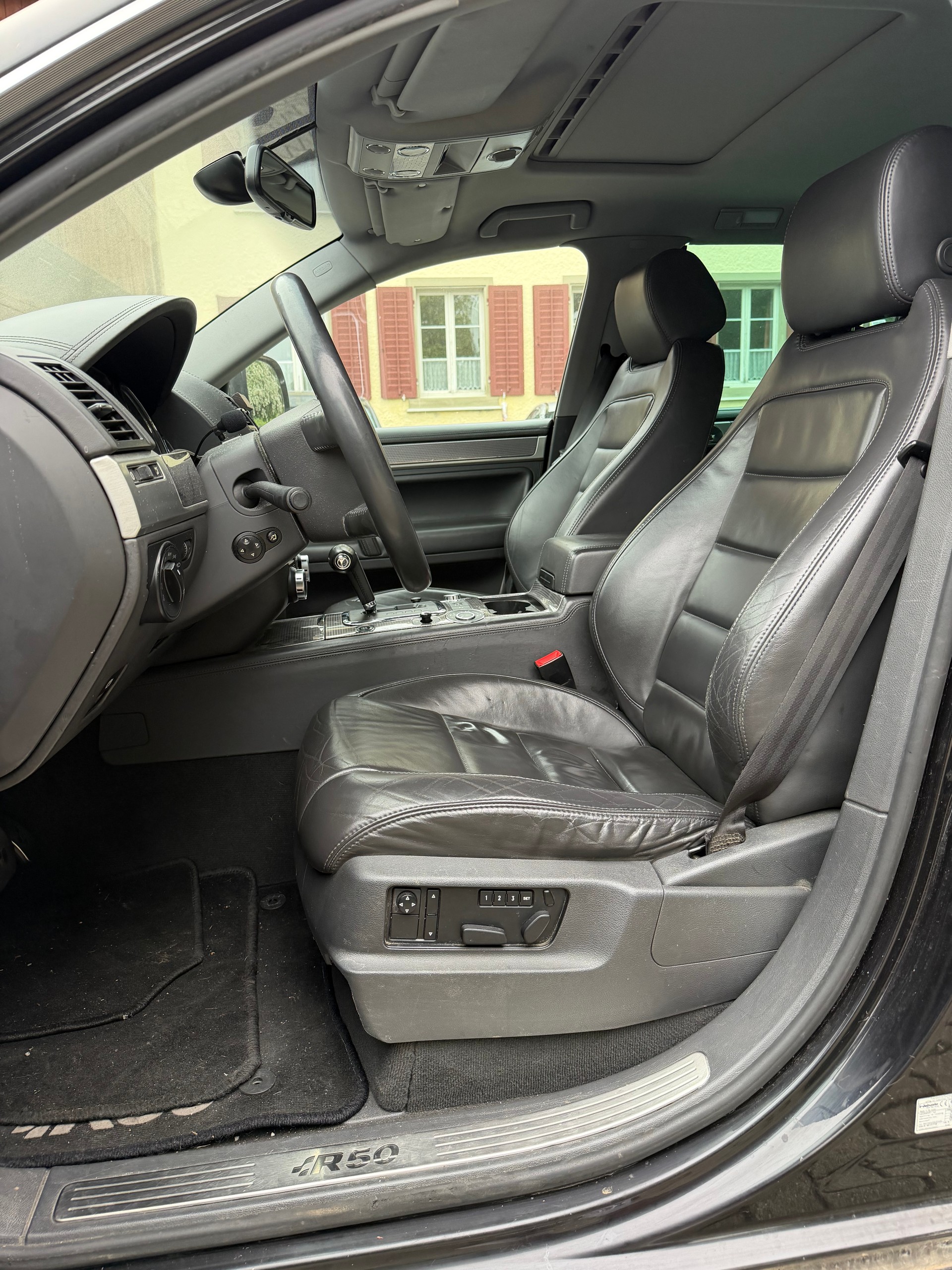 VW Touareg R50 V10 Automatic-image-10