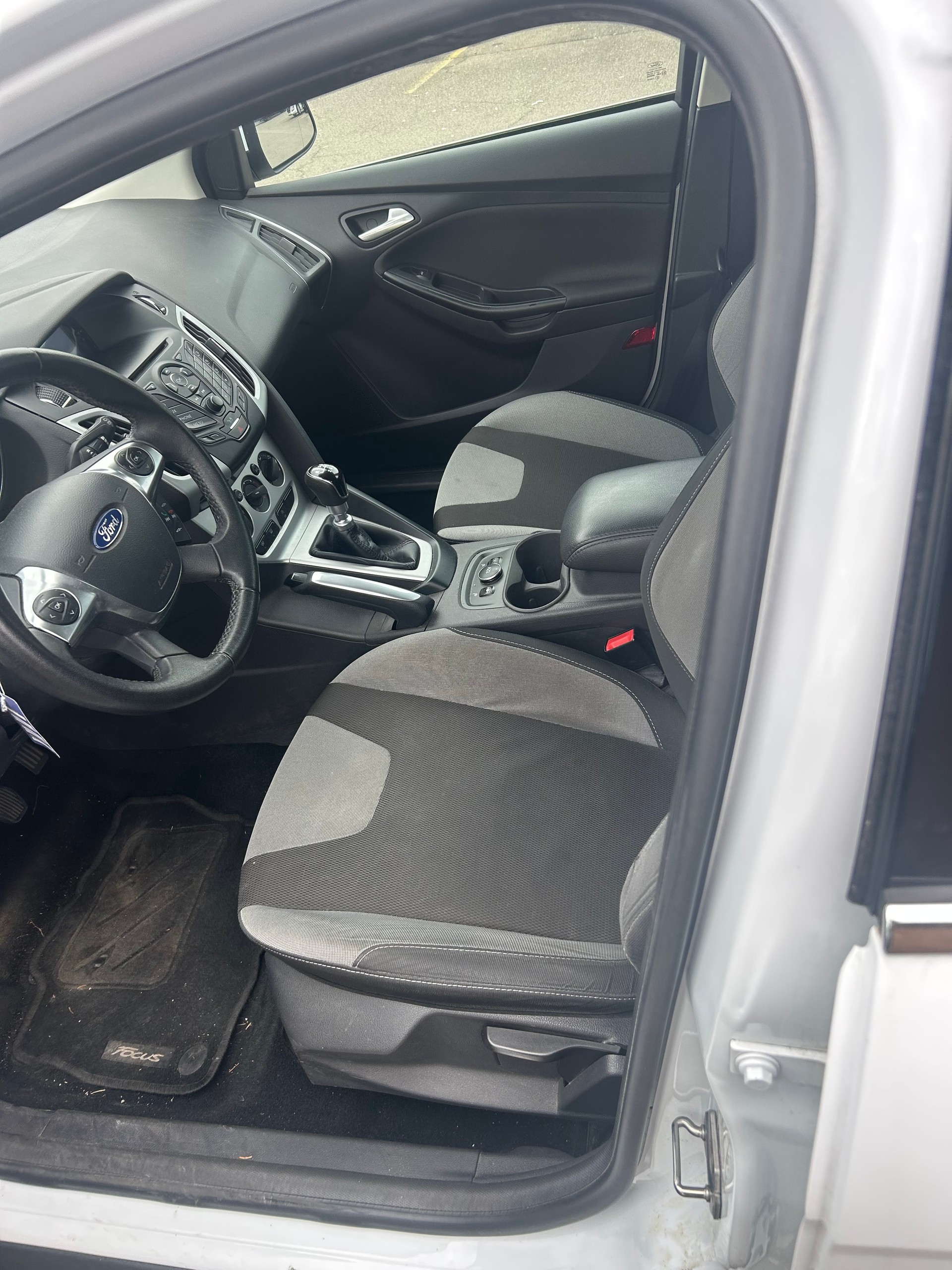 FORD Focus 1.0 SCTi Carving-image-1