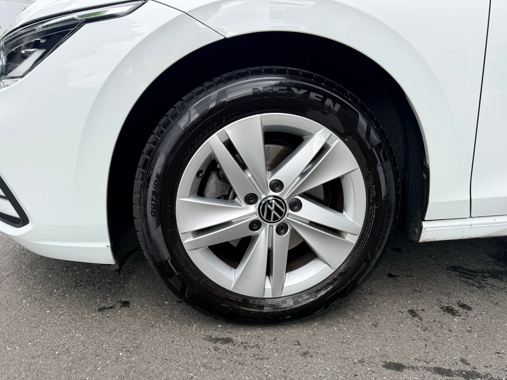 VW Golf Variant 1.0 TSI Life-image-5