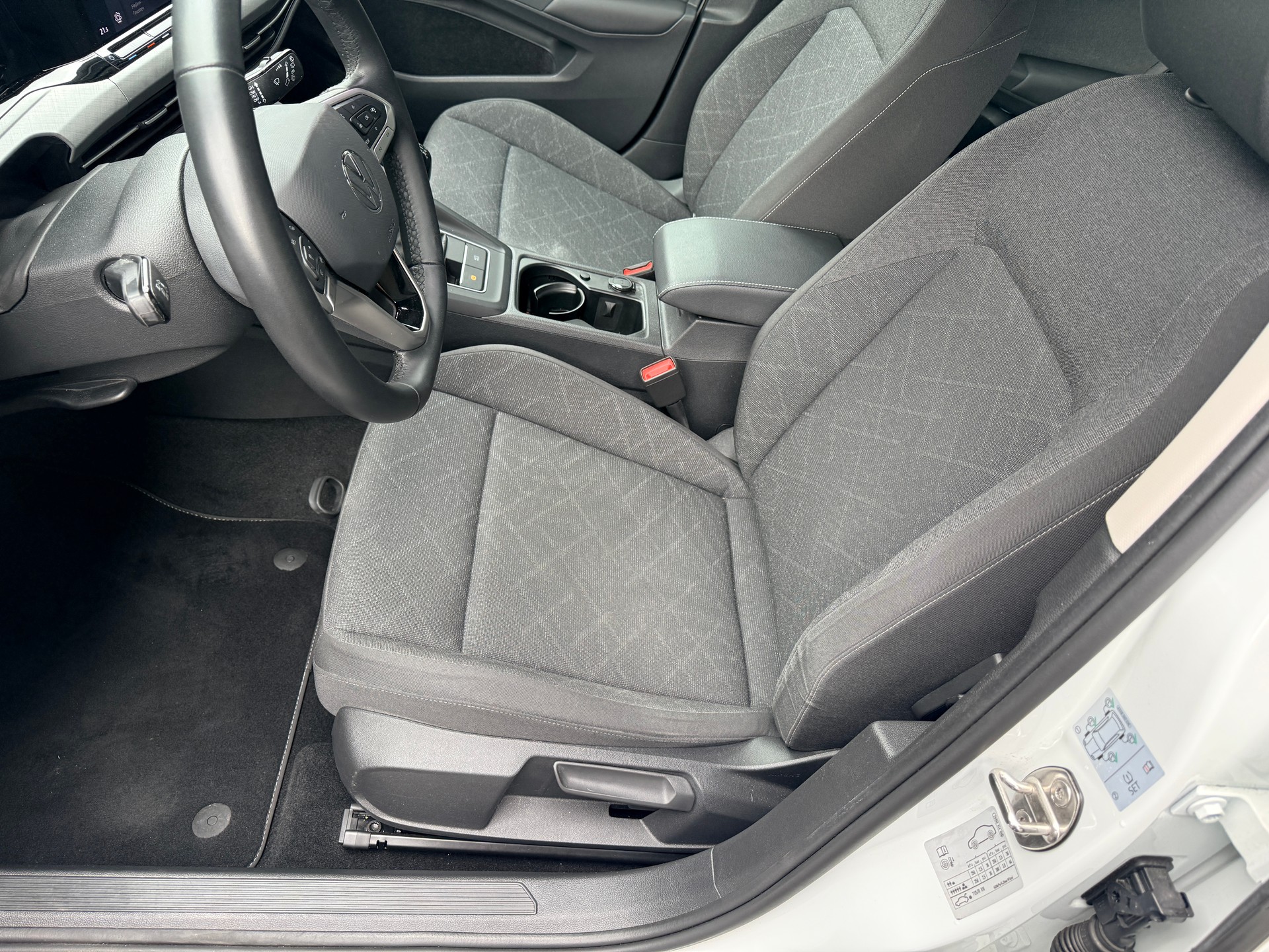 VW Golf Variant 1.0 TSI Life-image-9