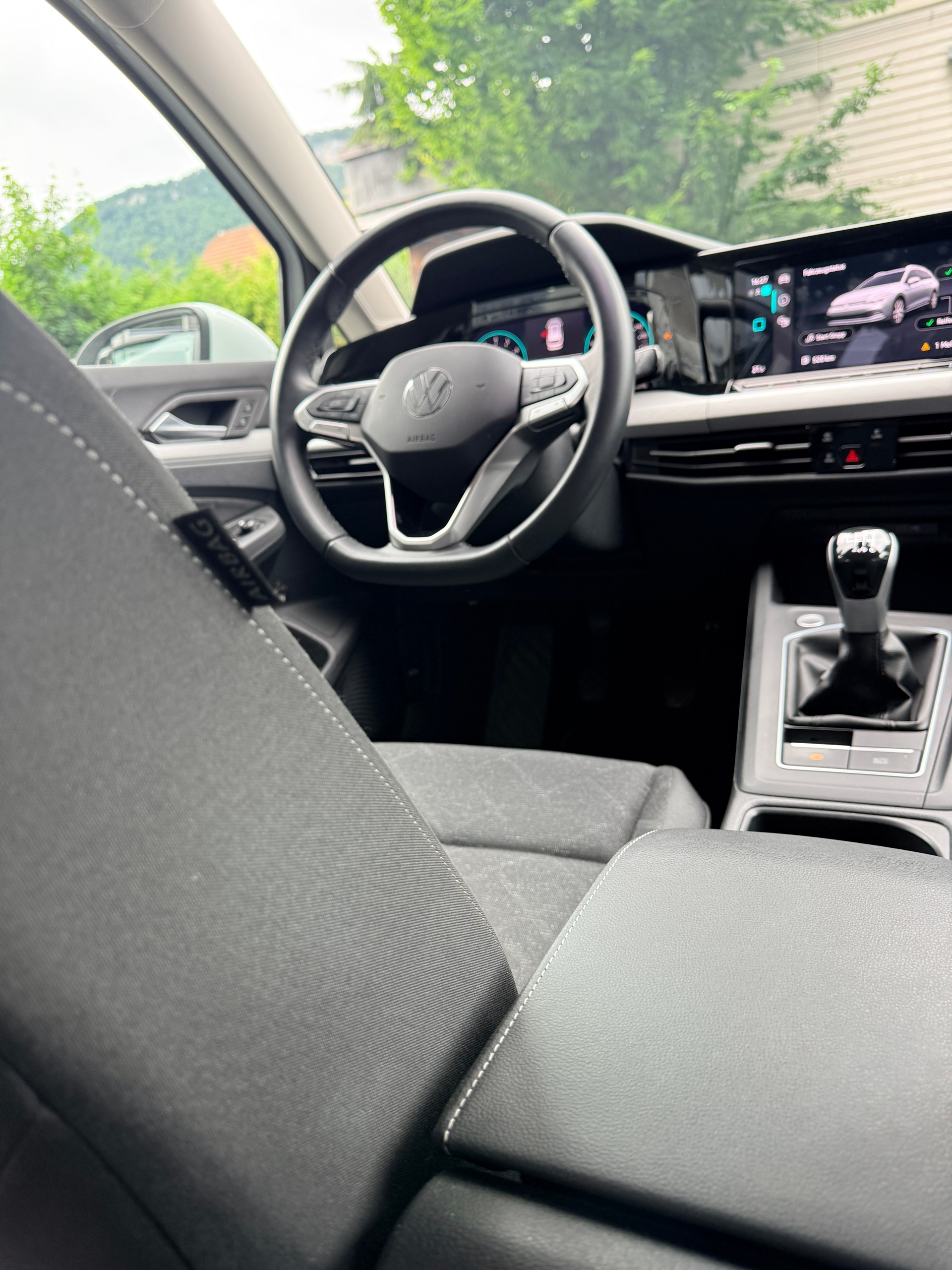 VW Golf Variant 1.0 TSI Life-image-7