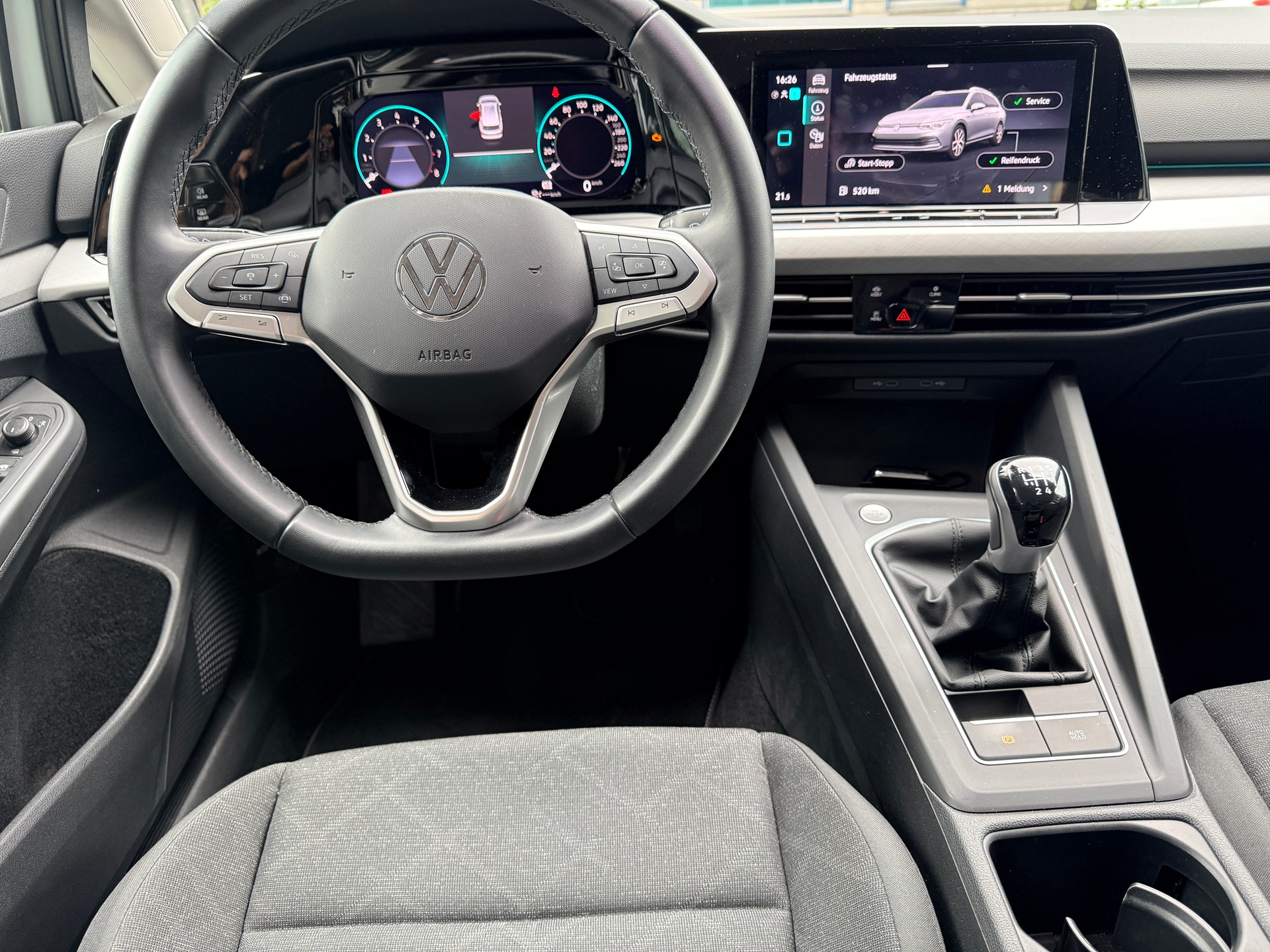VW Golf Variant 1.0 TSI Life-image-6