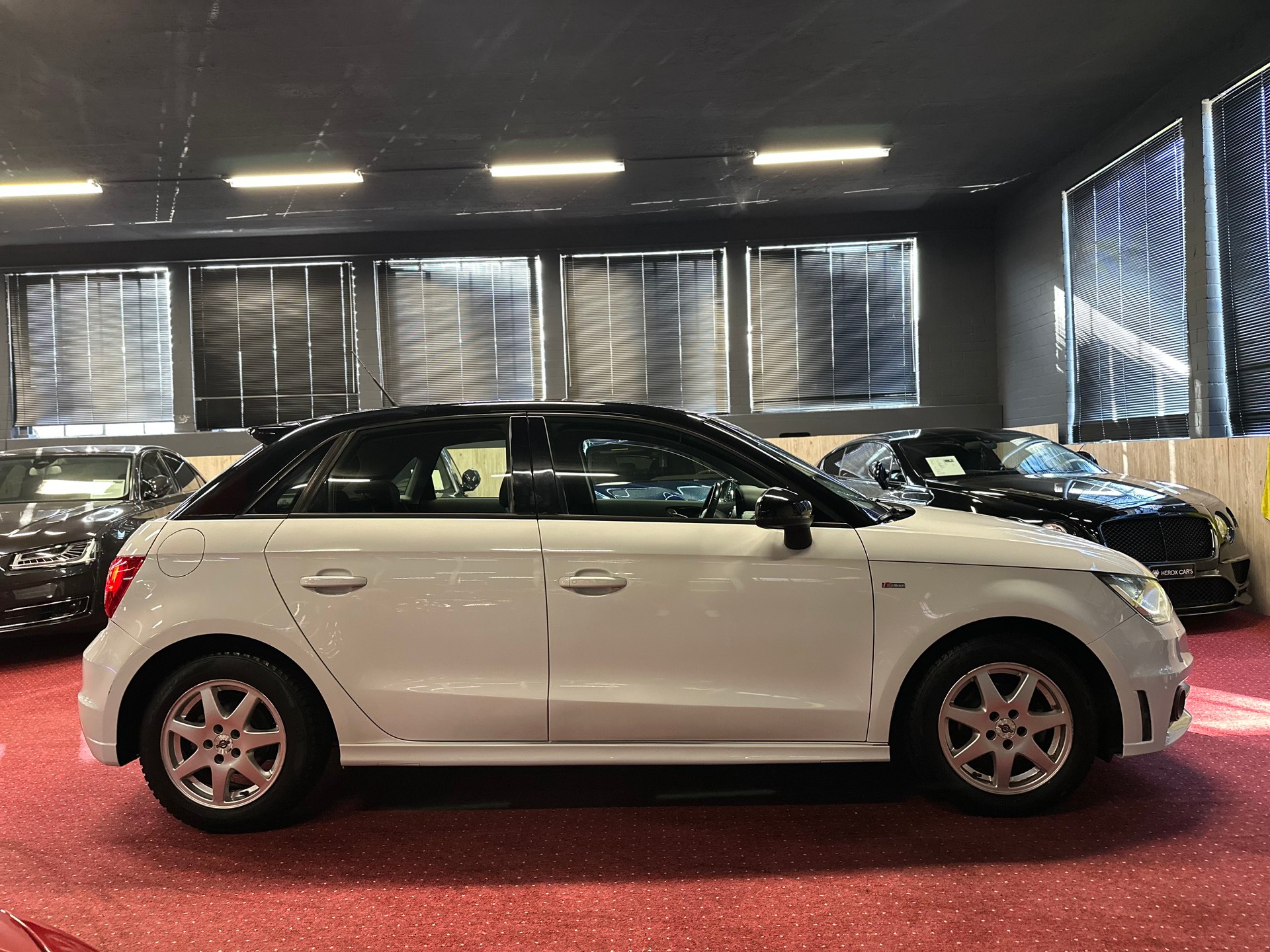 AUDI A1 Sportback 1.2 TFSI S-Line / ** Frisch ab MFK & Service / 12 MT Garantie **-image-4