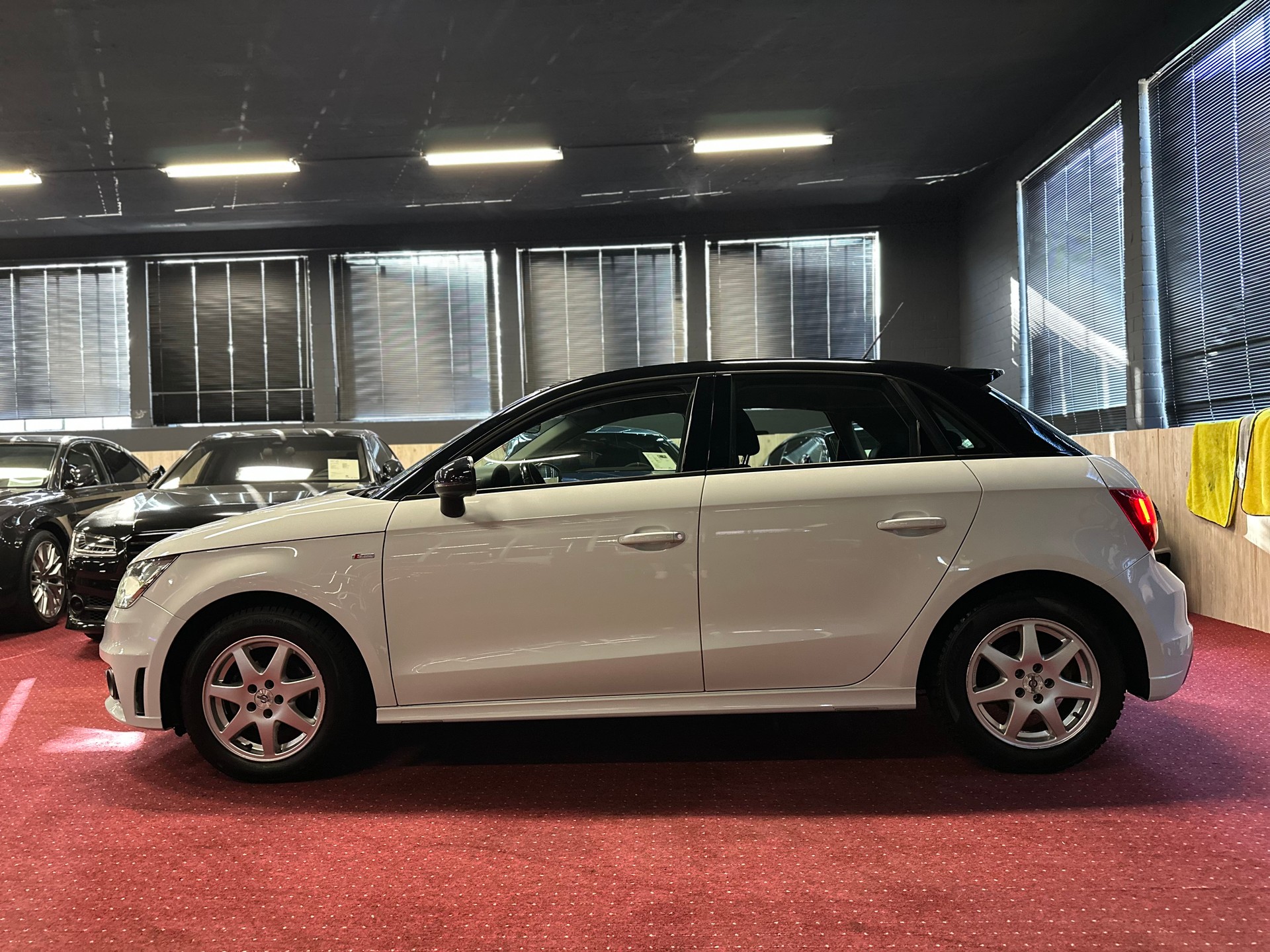 AUDI A1 Sportback 1.2 TFSI S-Line / ** Frisch ab MFK & Service / 12 MT Garantie **-image-9