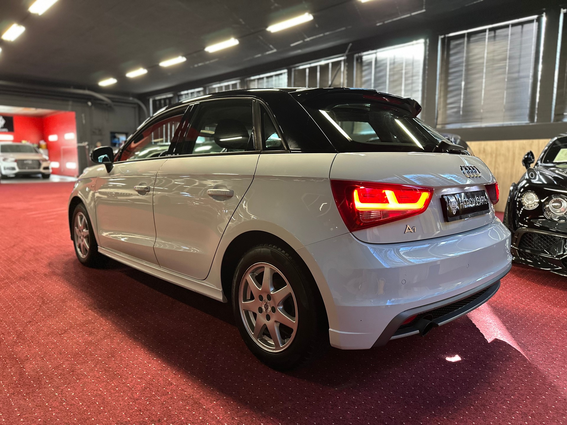 AUDI A1 Sportback 1.2 TFSI S-Line / ** Frisch ab MFK & Service / 12 MT Garantie **-image-10