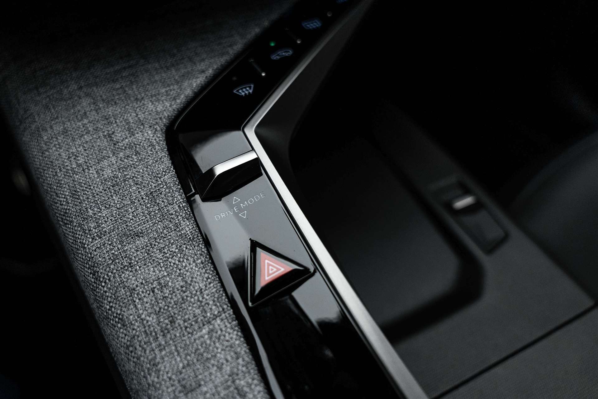 PEUGEOT 5008 145 Hybrid GT 7-Plätzer e-DCS-Automat-image-23