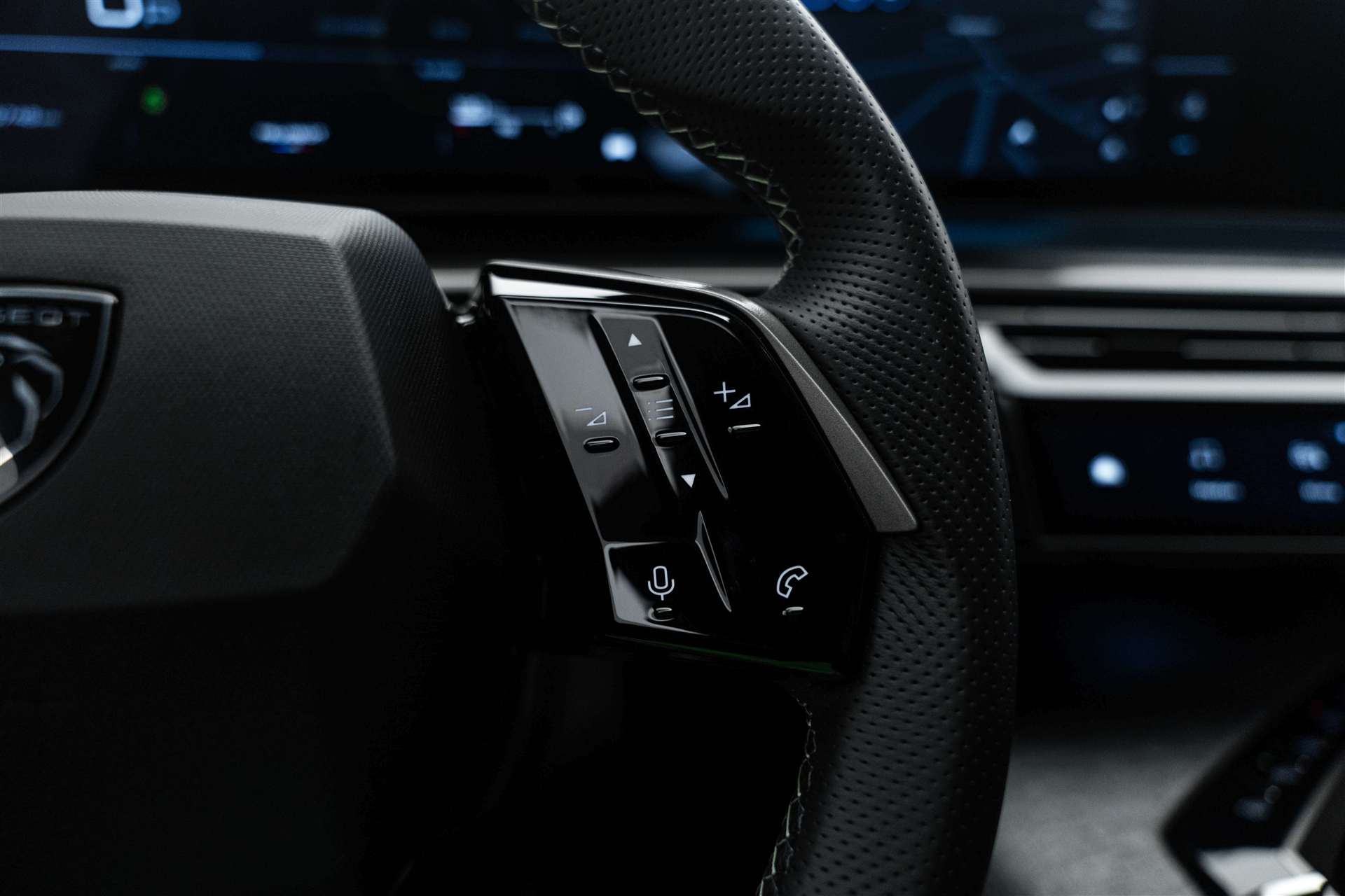 PEUGEOT 5008 145 Hybrid GT 7-Plätzer e-DCS-Automat-image-16