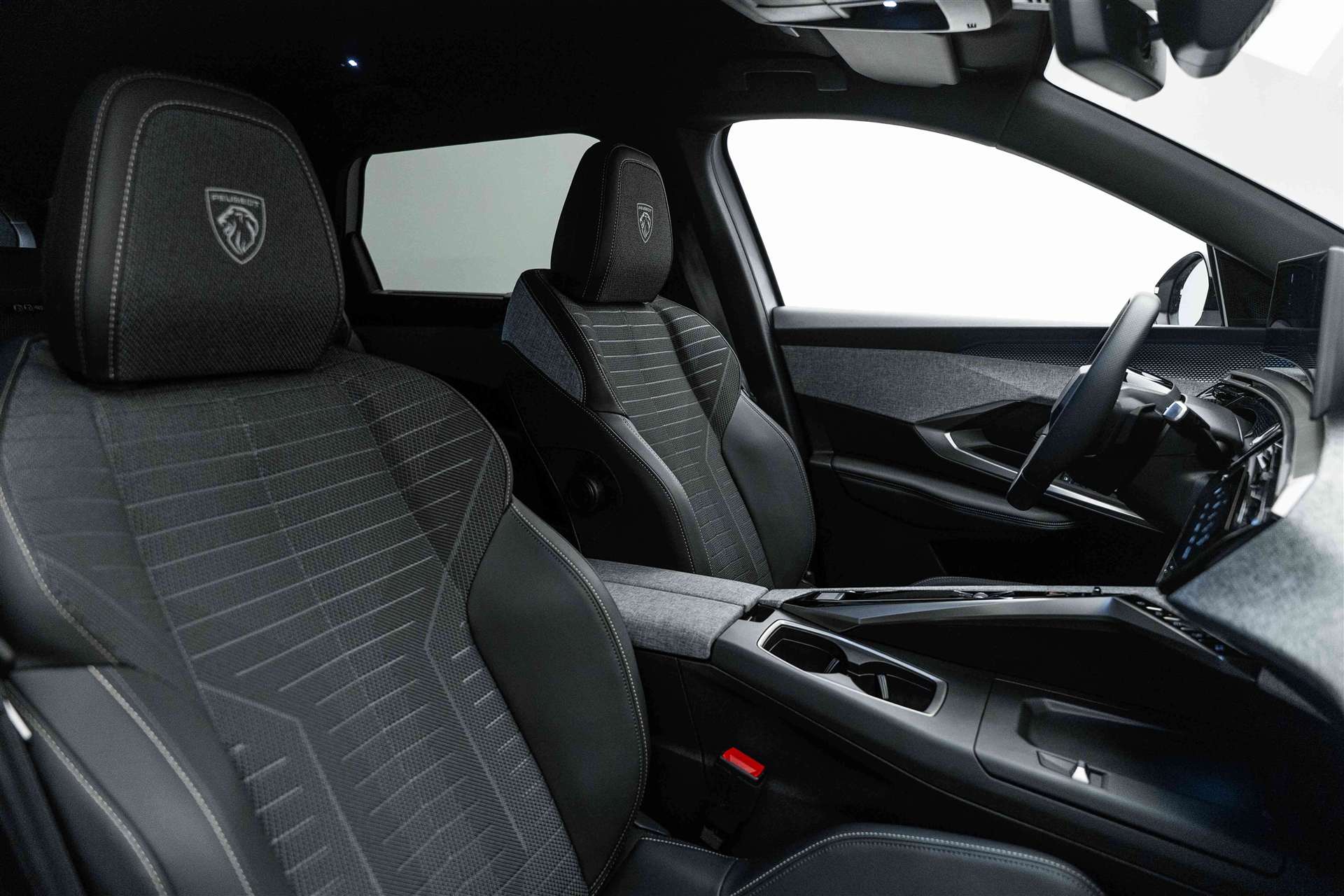 PEUGEOT 5008 145 Hybrid GT 7-Plätzer e-DCS-Automat-image-11
