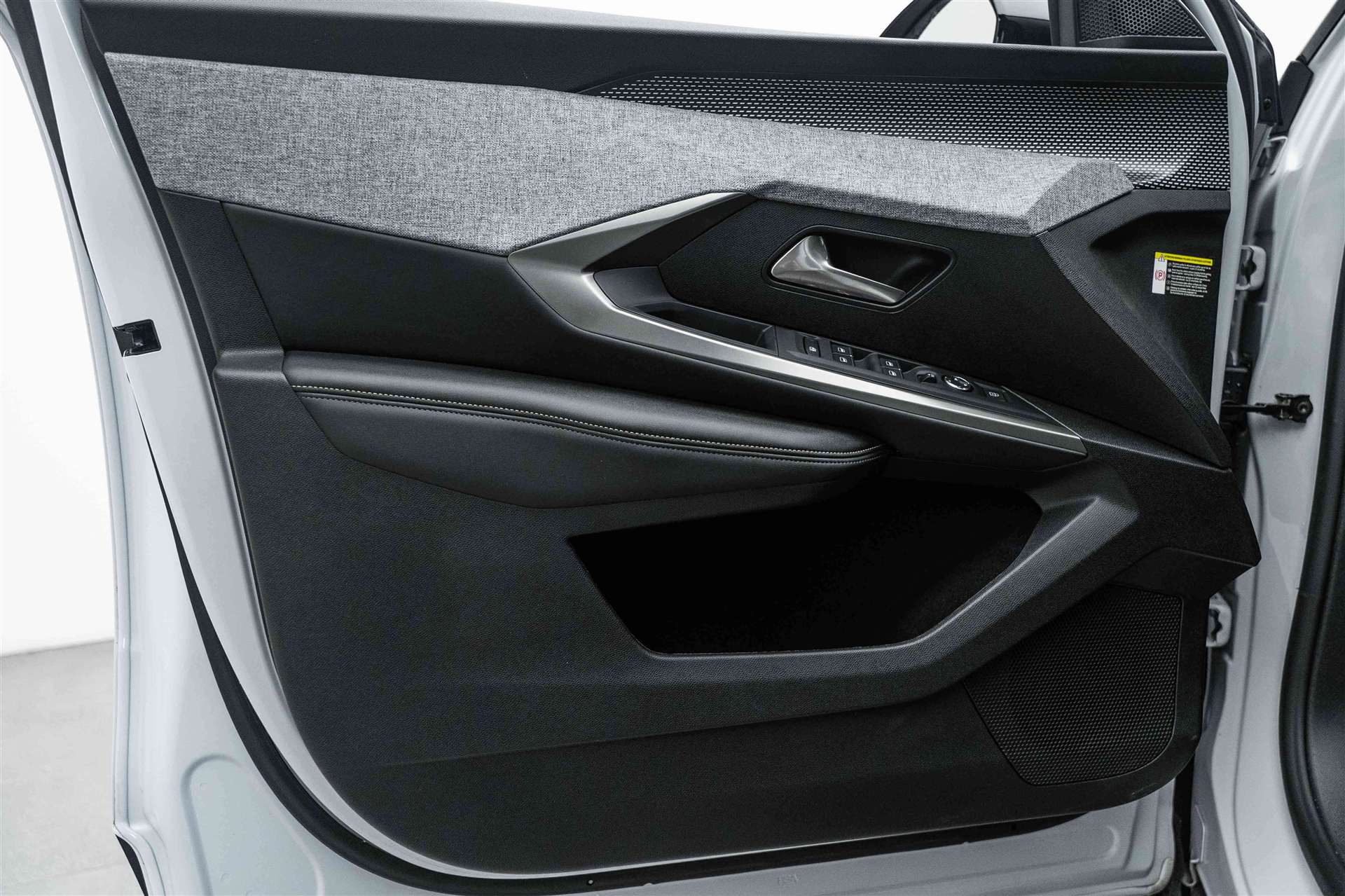 PEUGEOT 5008 145 Hybrid GT 7-Plätzer e-DCS-Automat-image-6