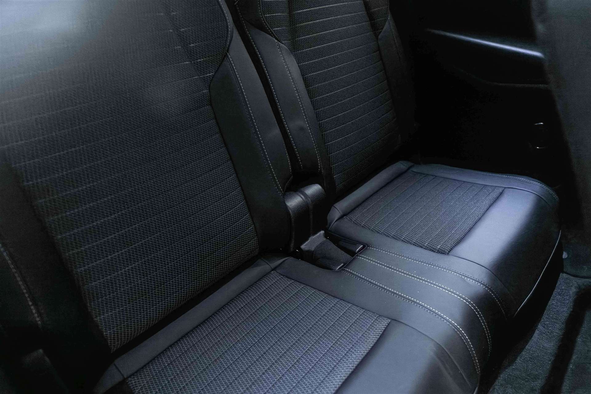 PEUGEOT 5008 145 Hybrid GT 7-Plätzer e-DCS-Automat-image-14