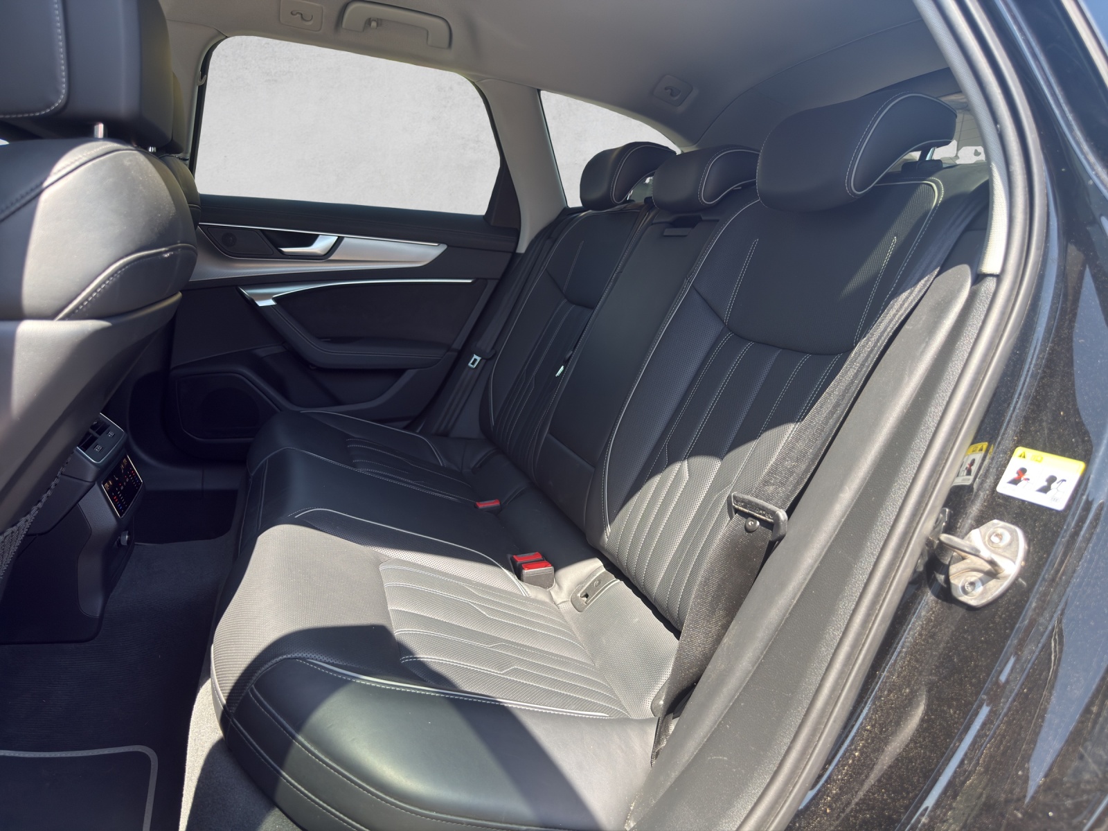 AUDI A6 Avant 45 TFSI quattro S-tronic-image-8
