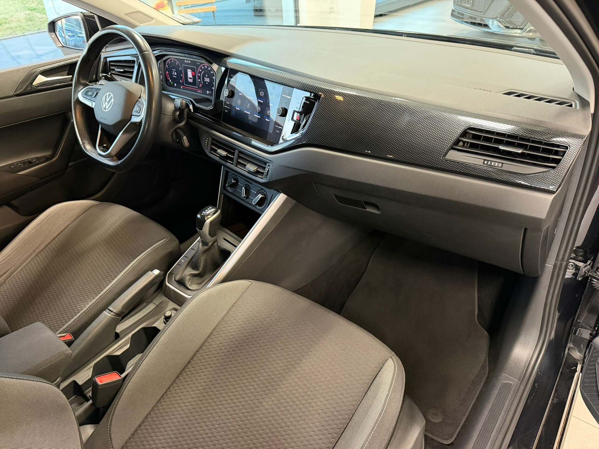 VW Polo 1.0 TSI Life DSG-image-15