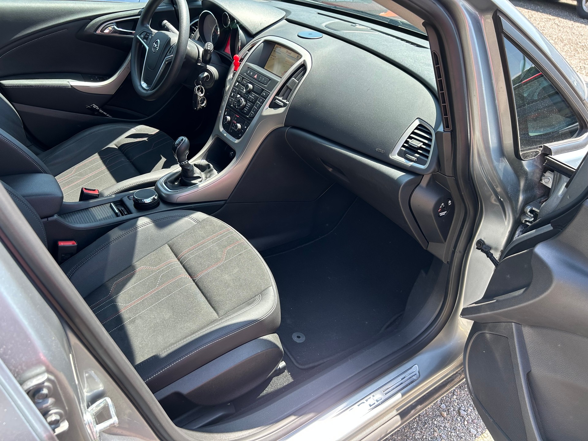 OPEL Astra ST 1.4i 16V Turbo Anniversary Ed.-image-12