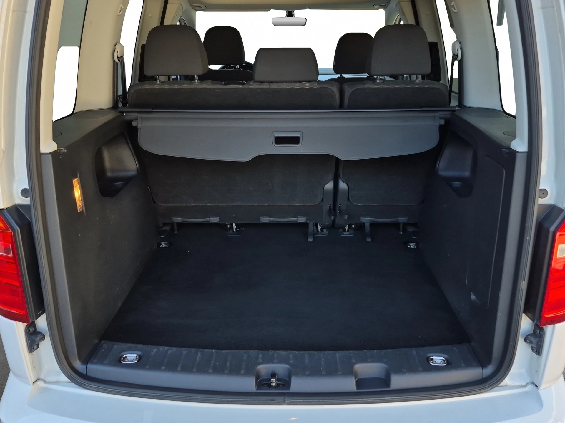 VW Caddy 2.0 TDI Liberty DSG-image-10