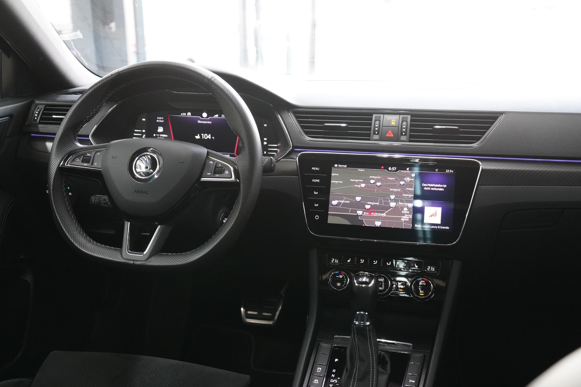 SKODA Superb Combi 2.0 TSI SportLine Plus 4x4 DSG-image-26