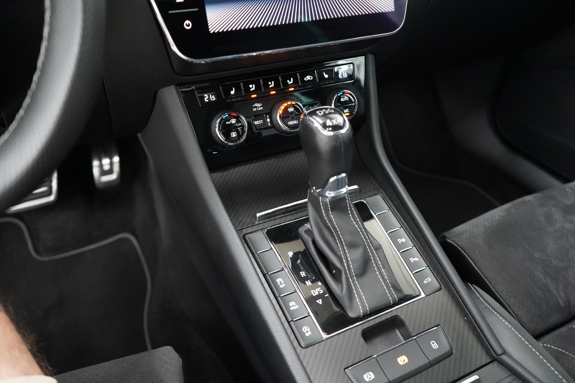 SKODA Superb Combi 2.0 TSI SportLine Plus 4x4 DSG-image-16