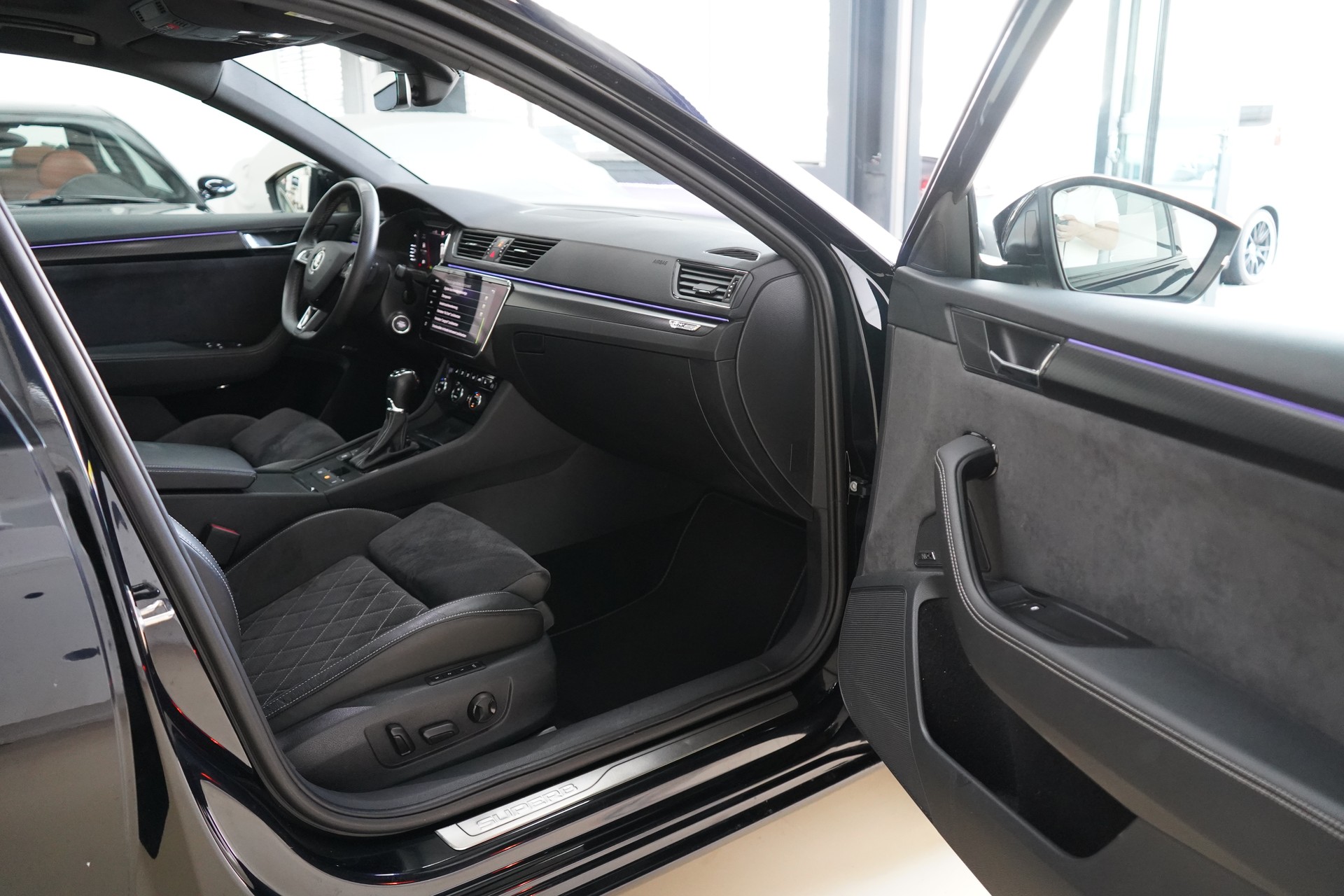 SKODA Superb Combi 2.0 TSI SportLine Plus 4x4 DSG-image-23