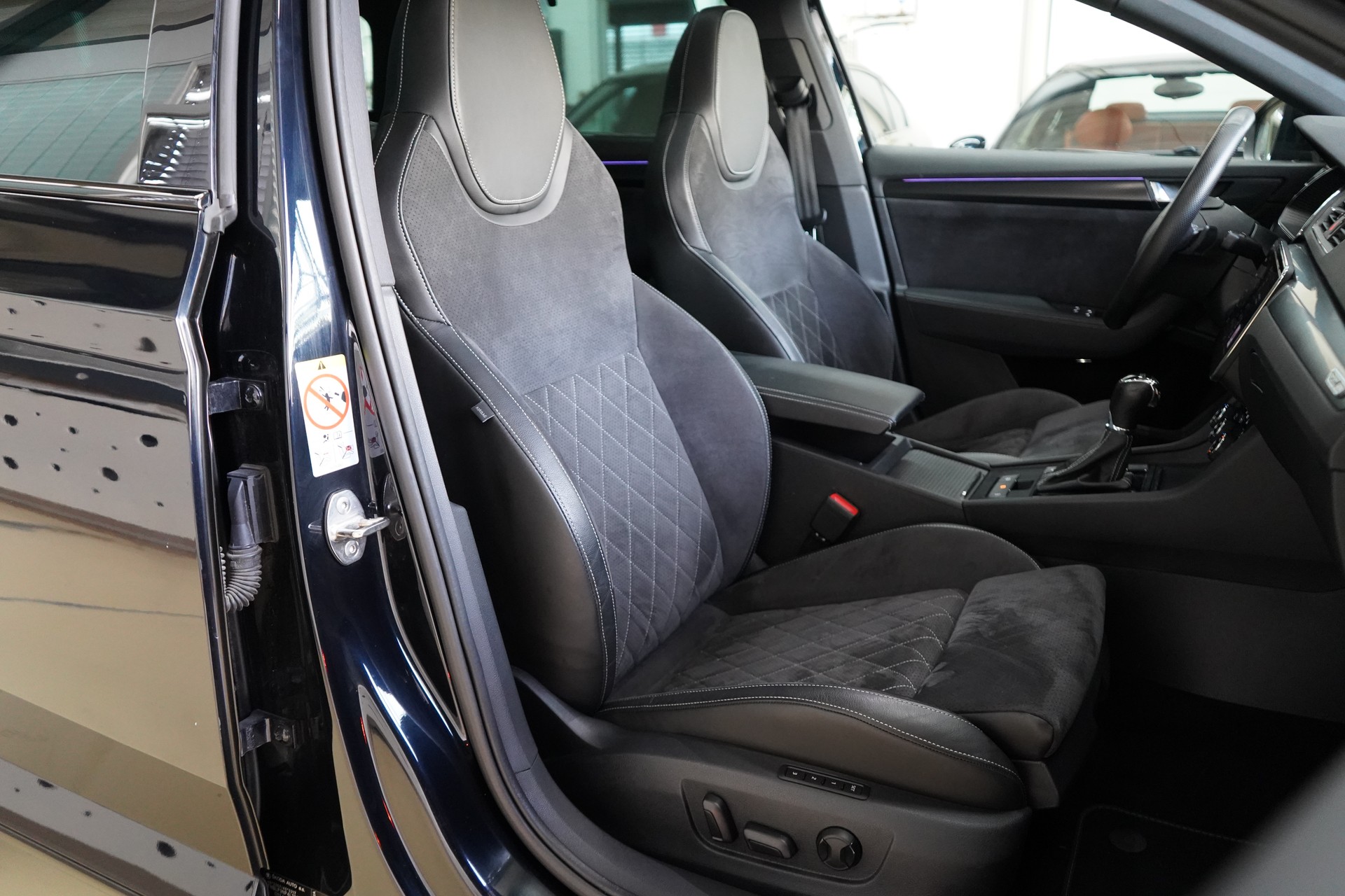 SKODA Superb Combi 2.0 TSI SportLine Plus 4x4 DSG-image-28