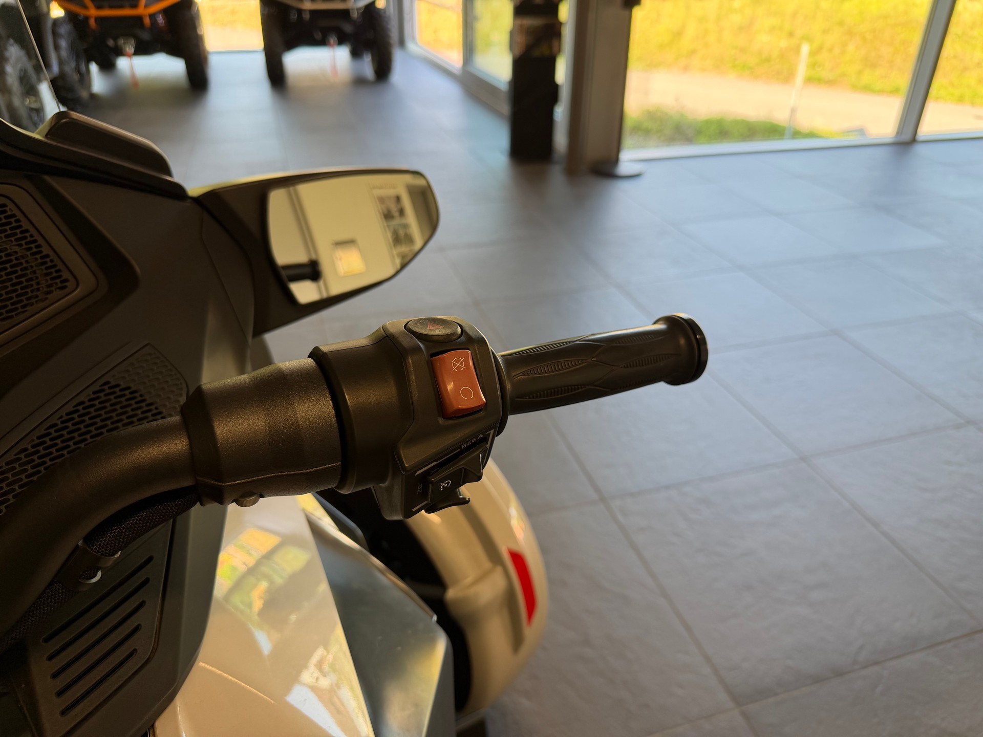 CAN-AM Spyder RT-STD SE6-image-4