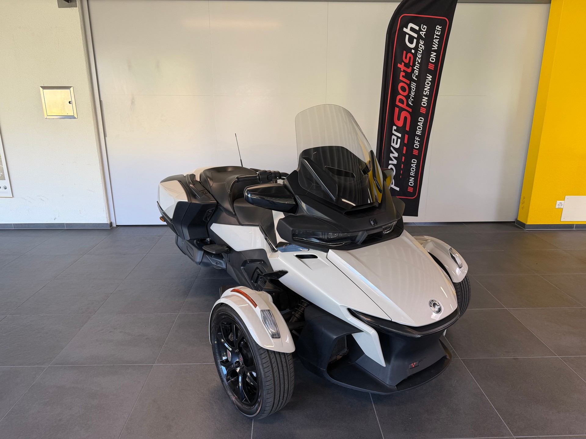 CAN-AM Spyder RT-STD SE6