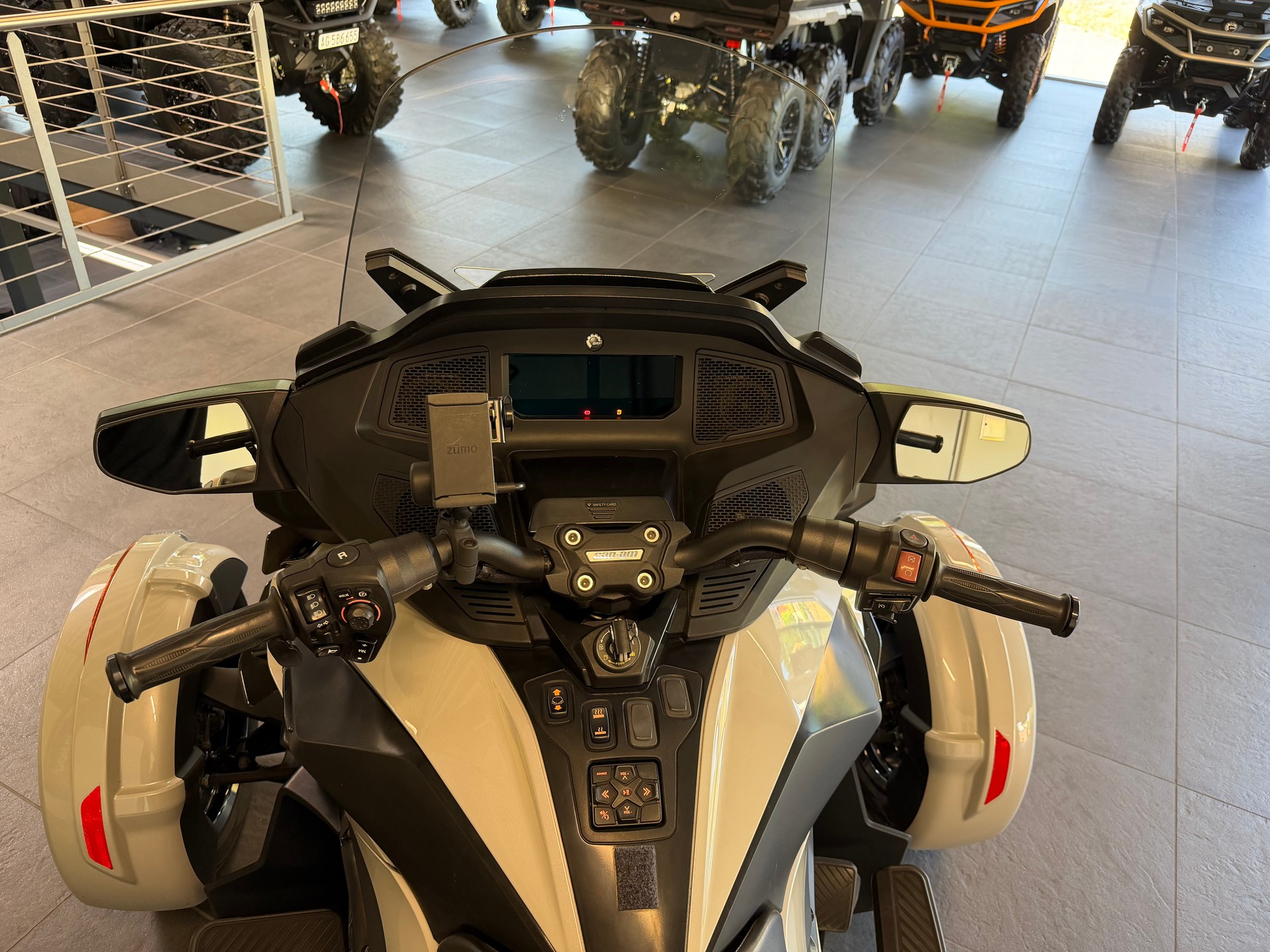 CAN-AM Spyder RT-STD SE6-image-5