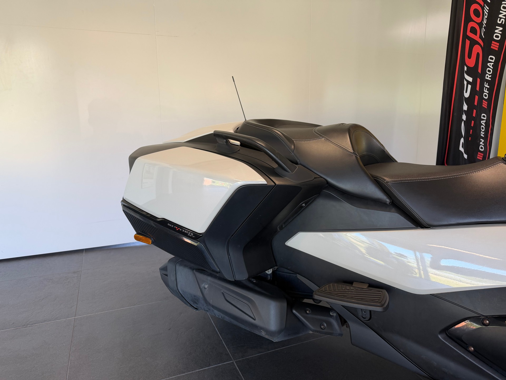 CAN-AM Spyder RT-STD SE6-image-12