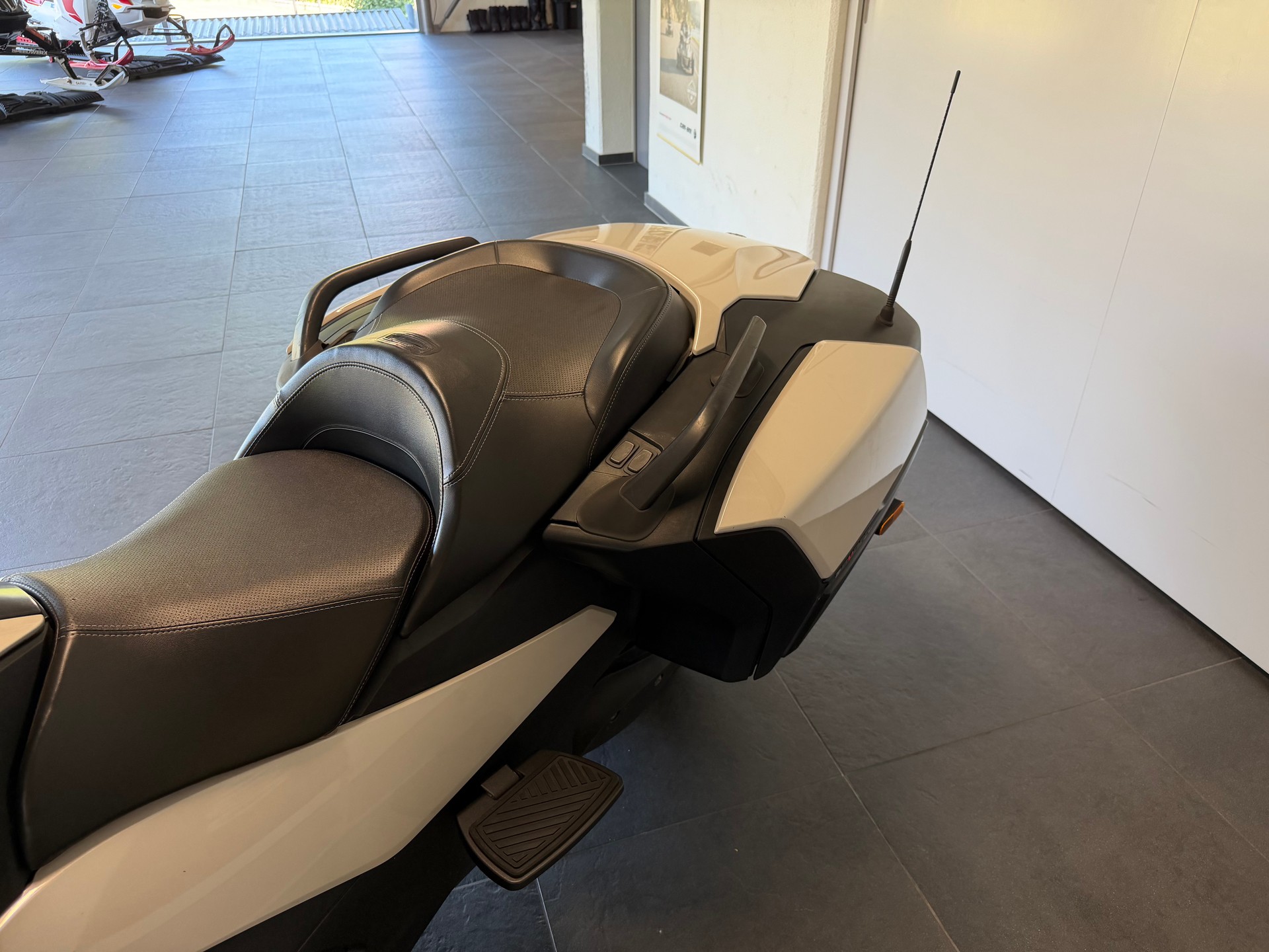 CAN-AM Spyder RT-STD SE6-image-8