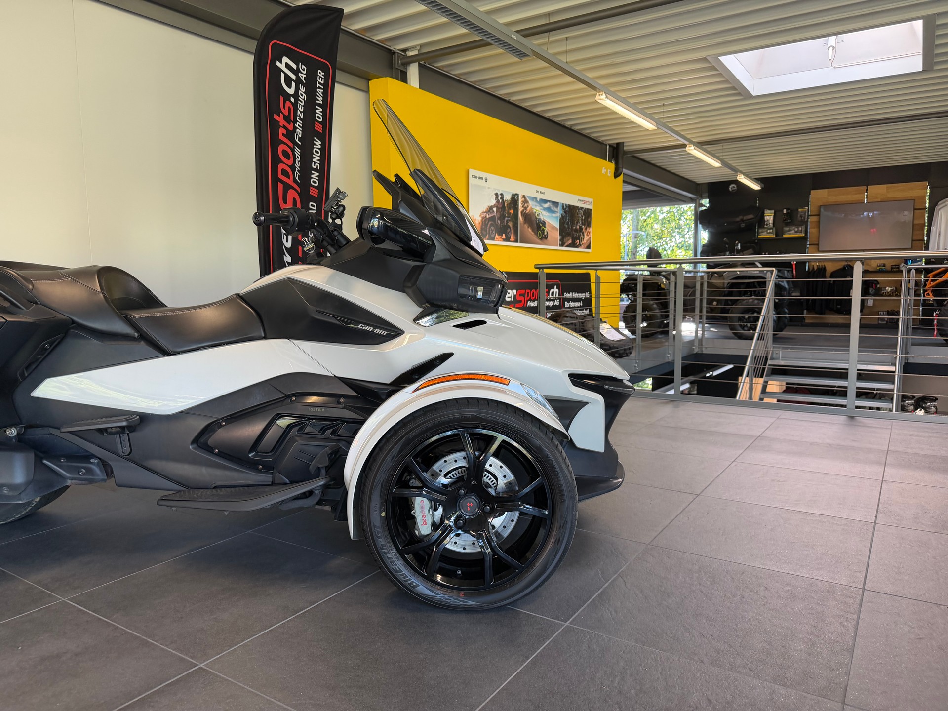 CAN-AM Spyder RT-STD SE6-image-10