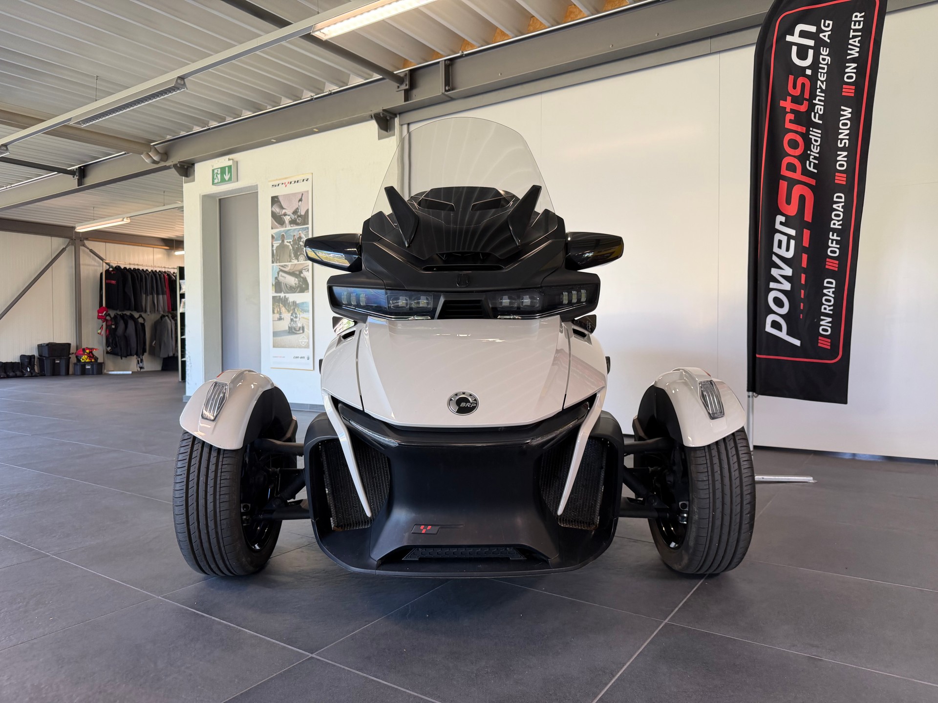 CAN-AM Spyder RT-STD SE6-showroom-element-2