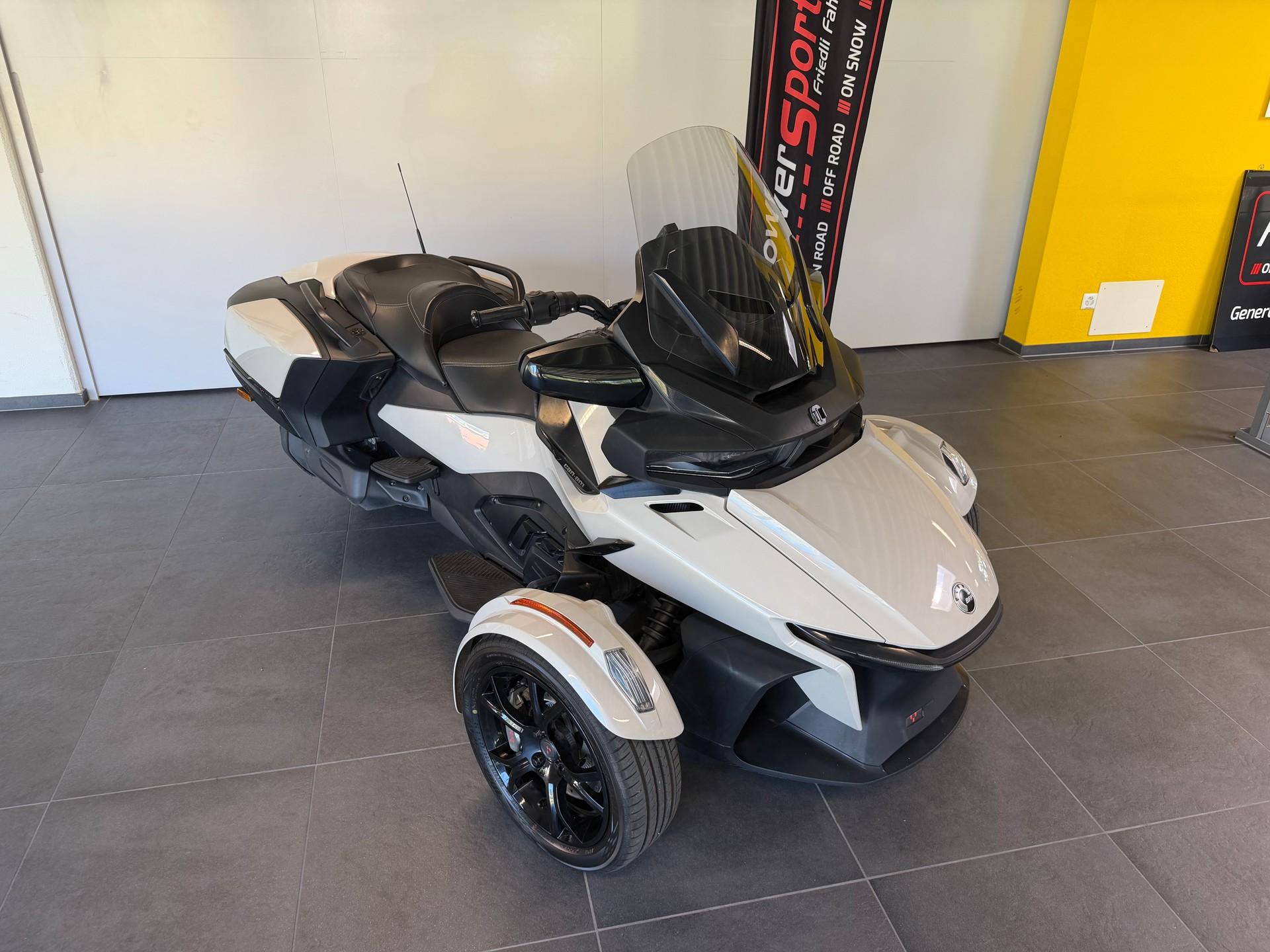 CAN-AM Spyder RT-STD SE6-image-11