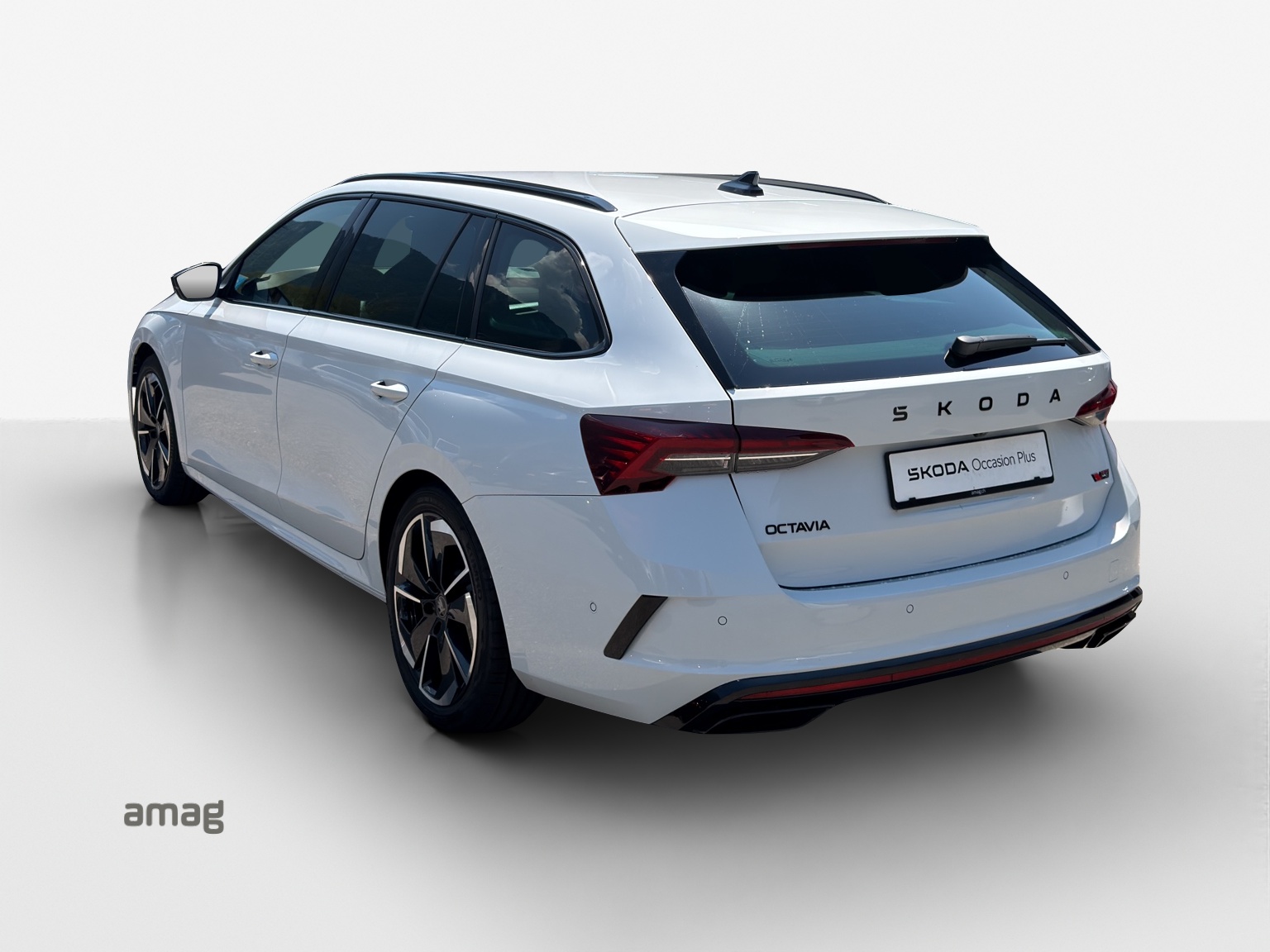 SKODA Octavia Combi 2.0 TSI DSG RS-image-2