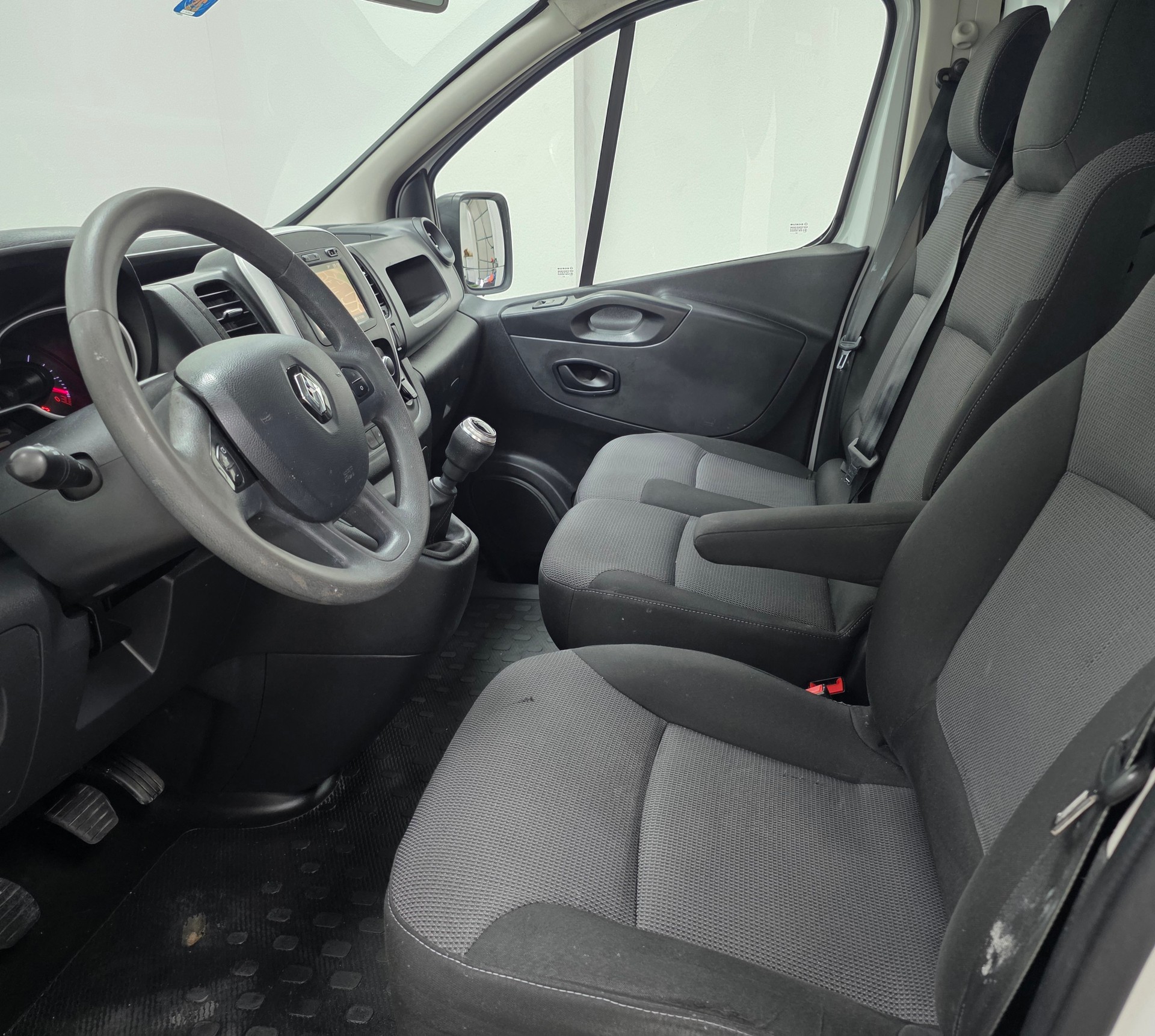 RENAULT Trafic 2.0 Energy dCi 120 3.0t Access L2H1-image-12