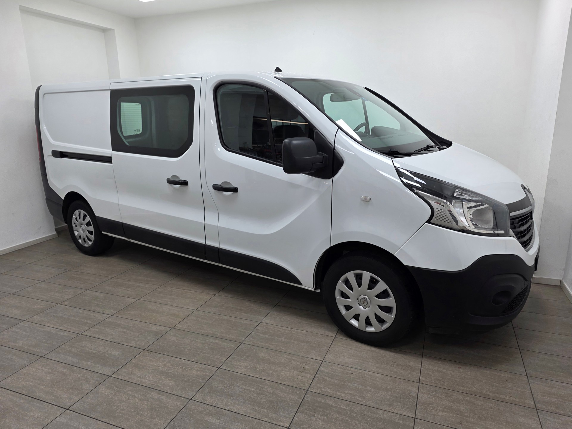 RENAULT Trafic 2.0 Energy dCi 120 3.0t Access L2H1-image-1