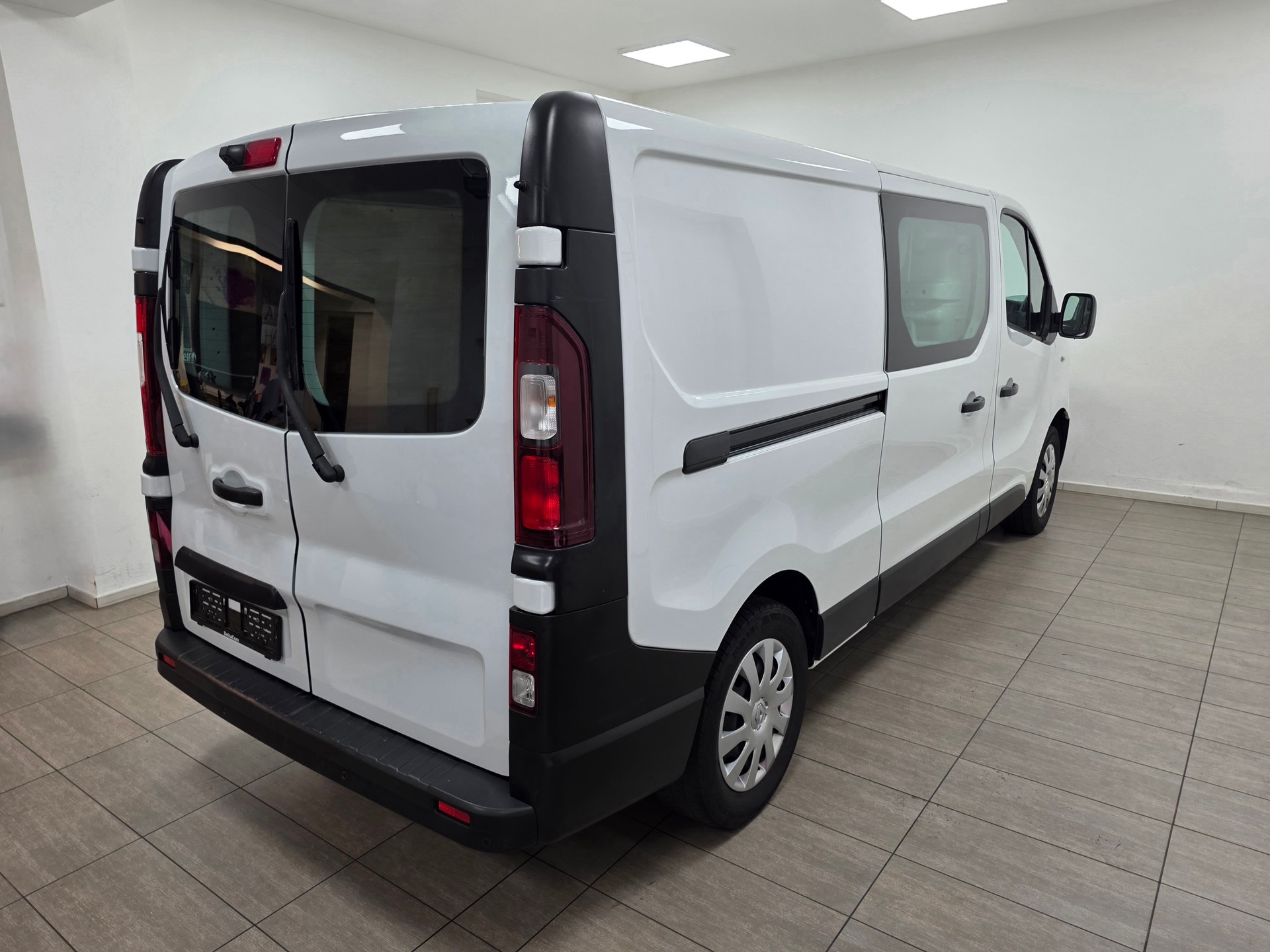 RENAULT Trafic 2.0 Energy dCi 120 3.0t Access L2H1-image-3