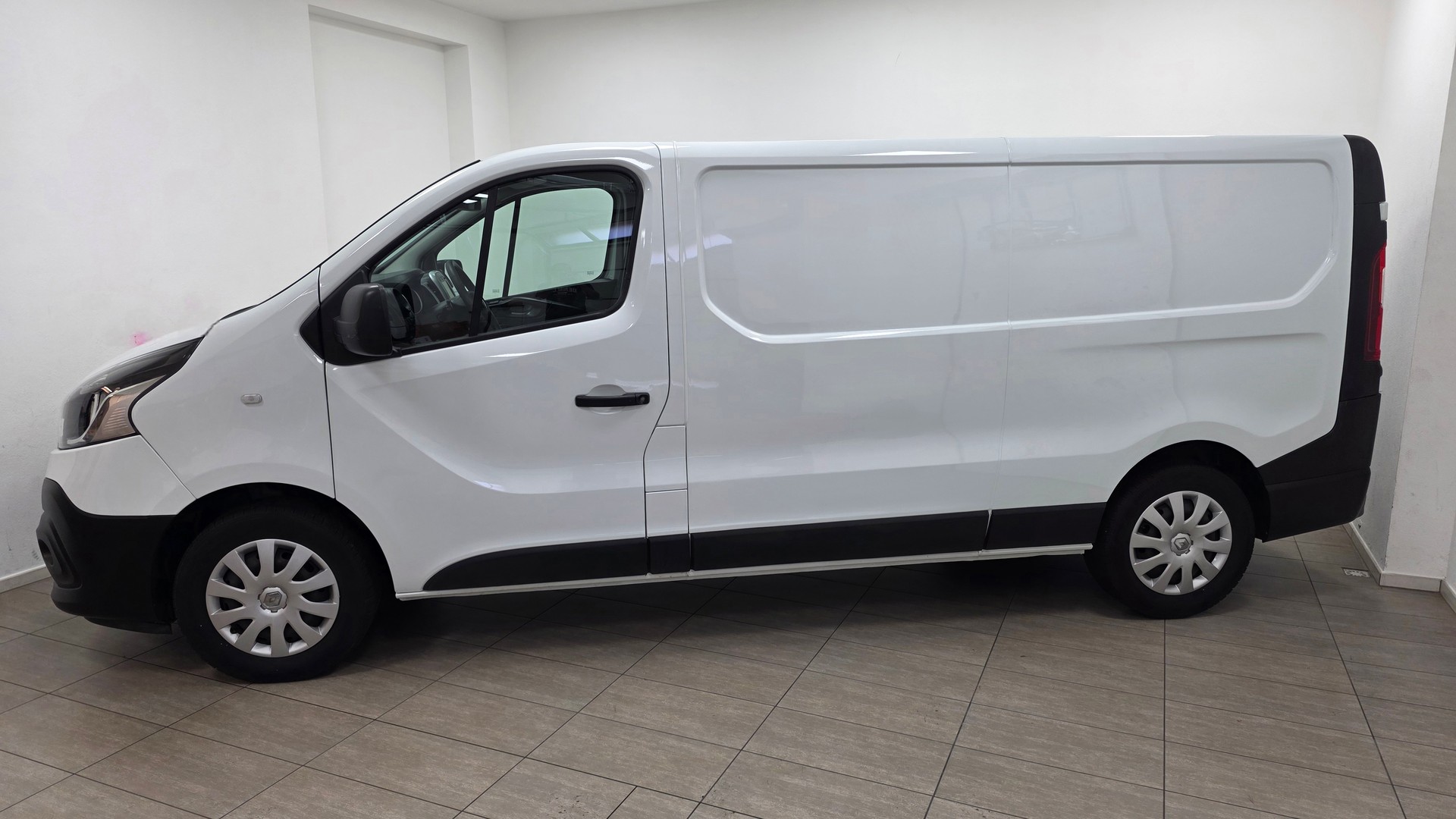 RENAULT Trafic 2.0 Energy dCi 120 3.0t Access L2H1-image-0