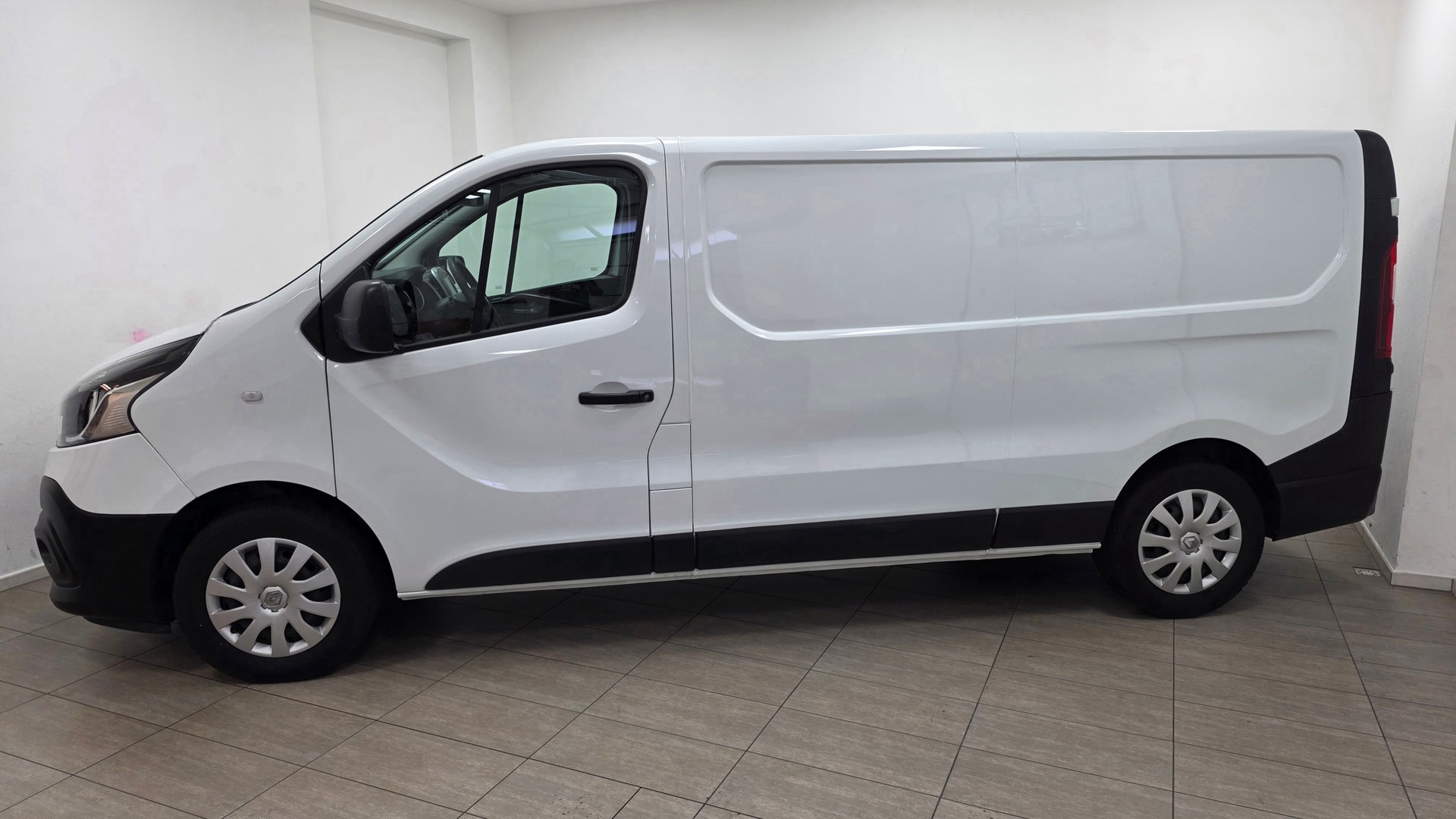 RENAULT Trafic 2.0 Energy dCi 120 3.0t Access L2H1-image-5