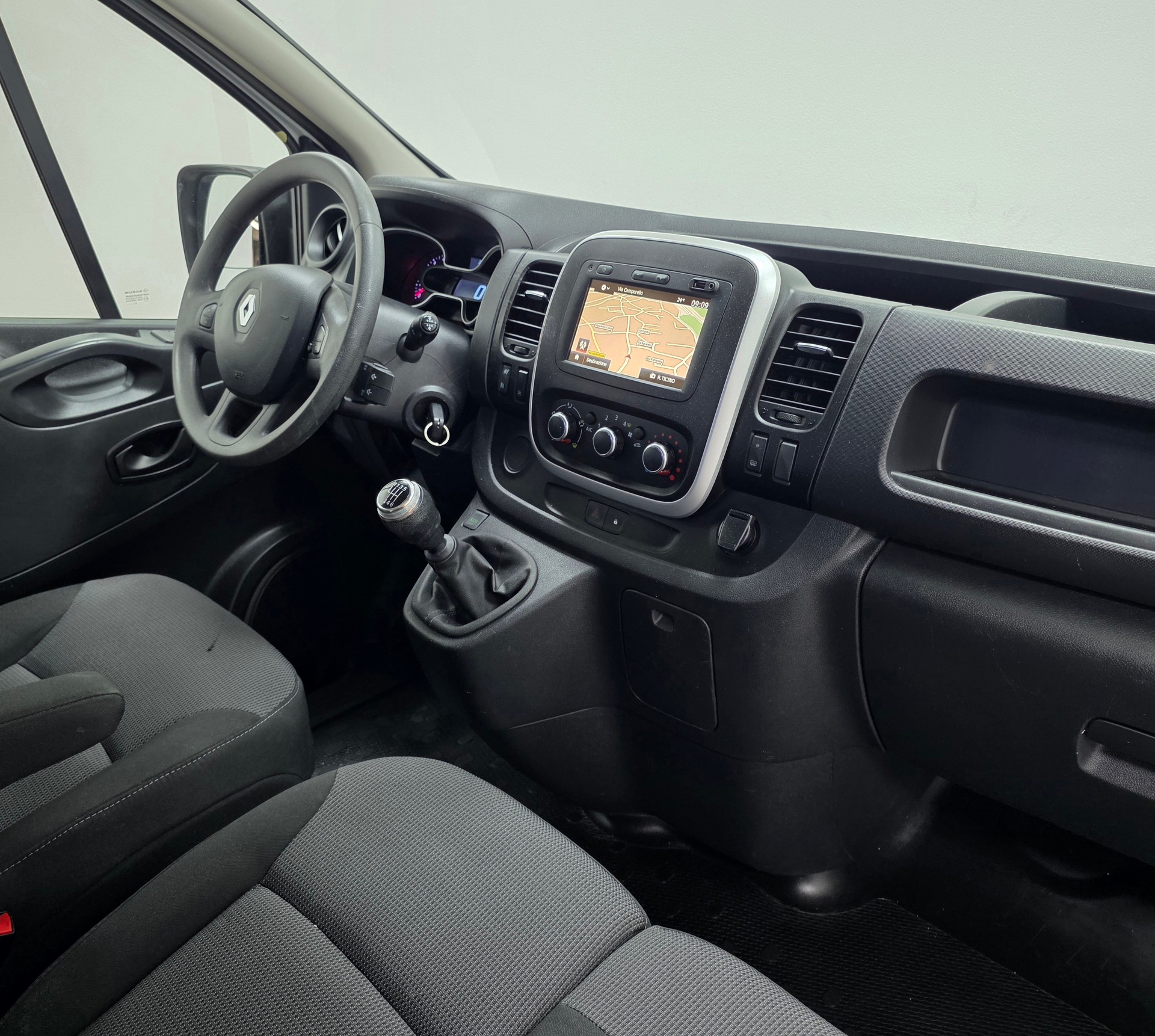 RENAULT Trafic 2.0 Energy dCi 120 3.0t Access L2H1-image-9