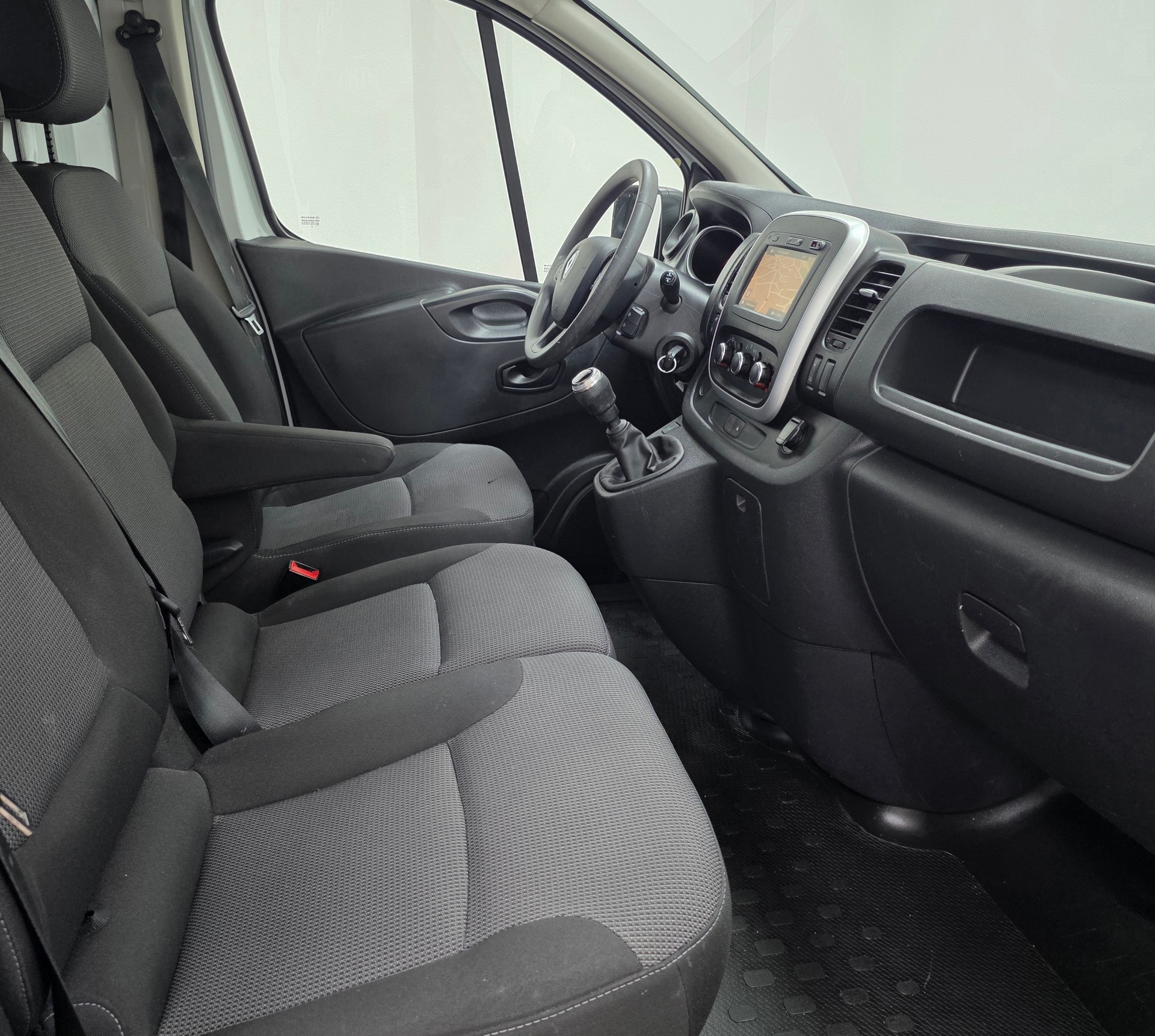 RENAULT Trafic 2.0 Energy dCi 120 3.0t Access L2H1-image-10
