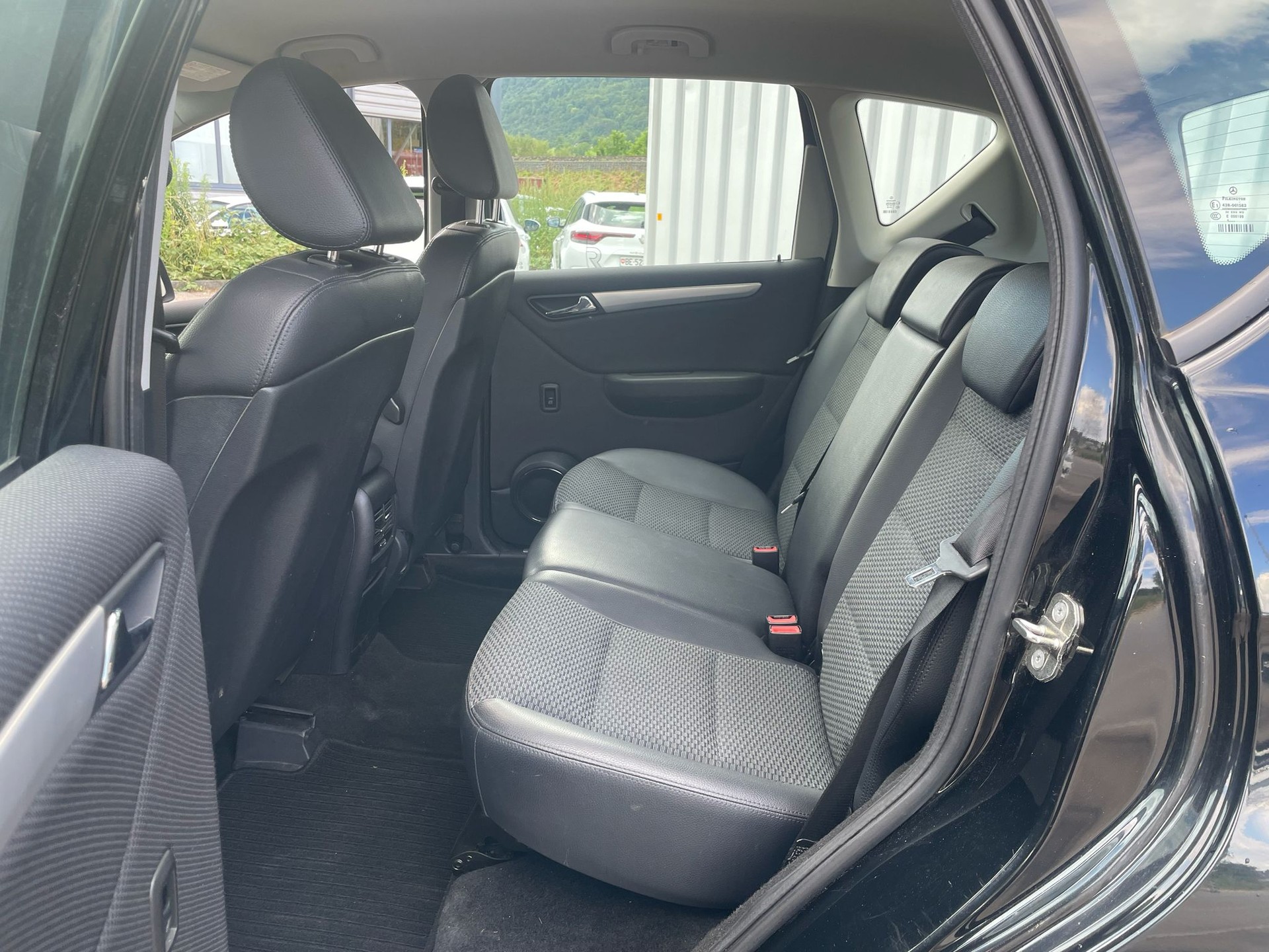 MERCEDES-BENZ A 200 Avantgarde Autotronic-image-5