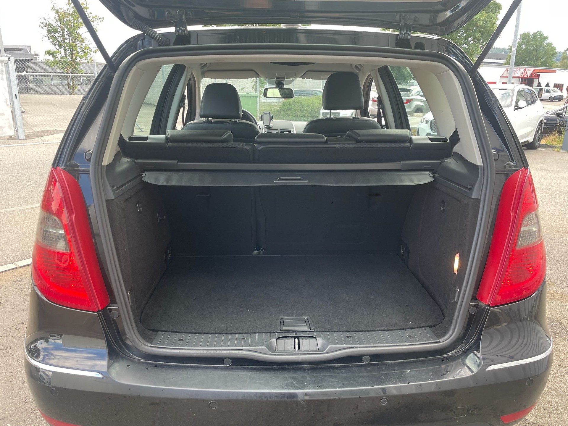 MERCEDES-BENZ A 200 Avantgarde Autotronic-image-7