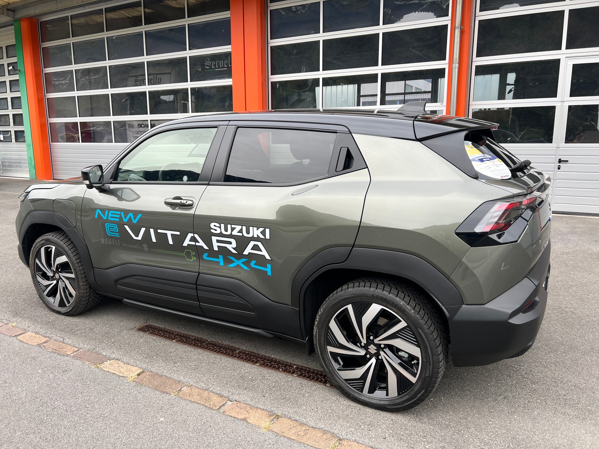 SUZUKI e Vitara Compact Top 4x4-image-11