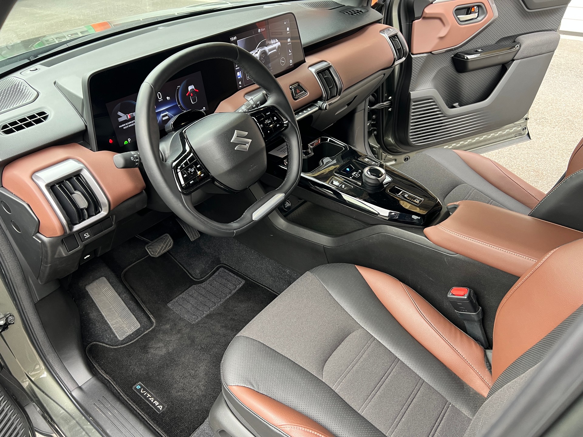 SUZUKI e Vitara Compact Top 4x4-image-1